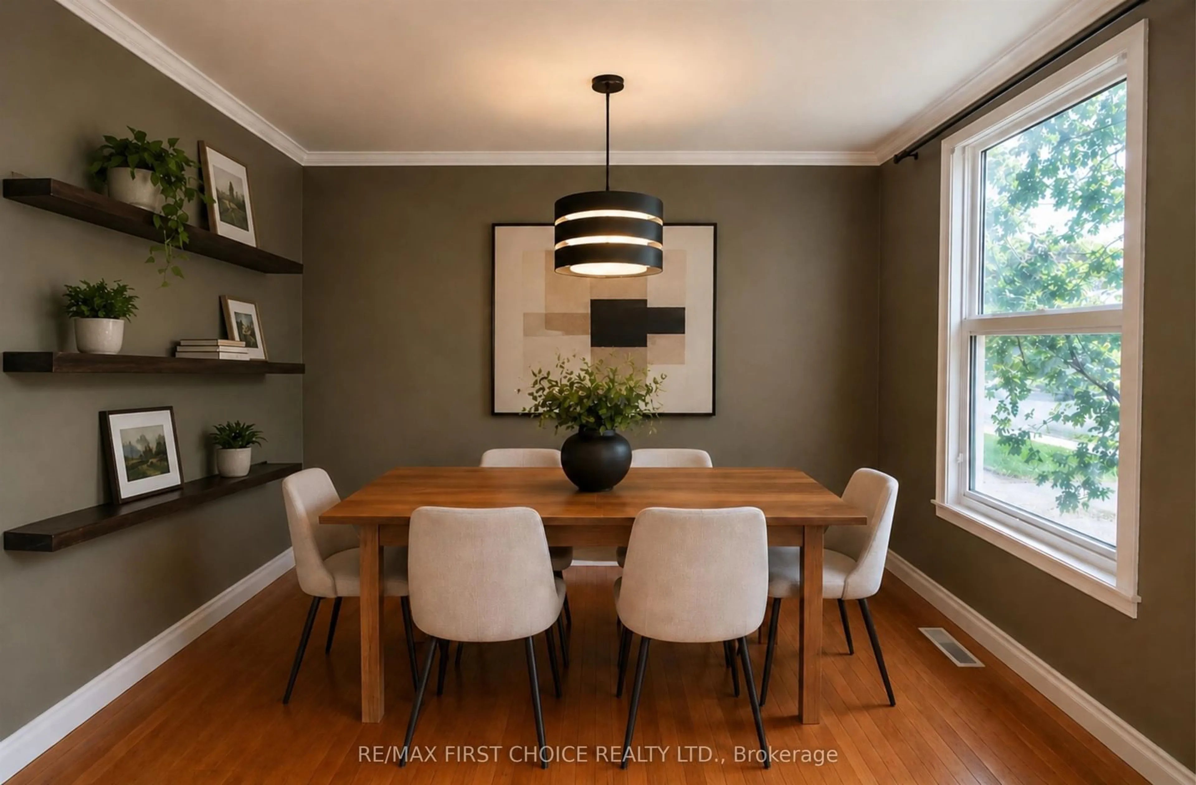 Dining room, wood/laminate floor for 1202 Second St, Fort Frances Ontario P9A 1P4