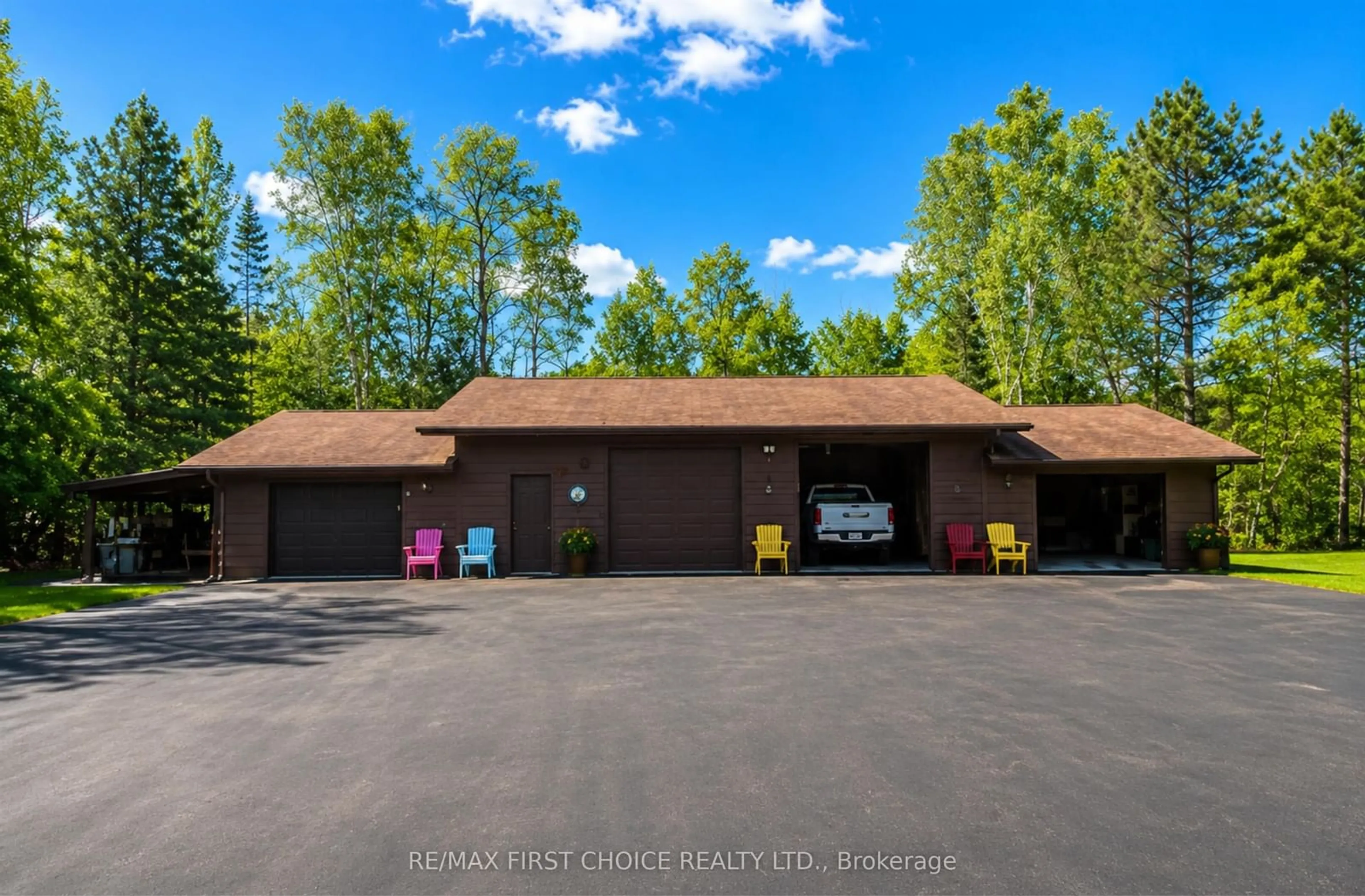Indoor garage for 1558 HWY 71, Sioux Narrows-Nestor Falls Ontario P0W 1E0