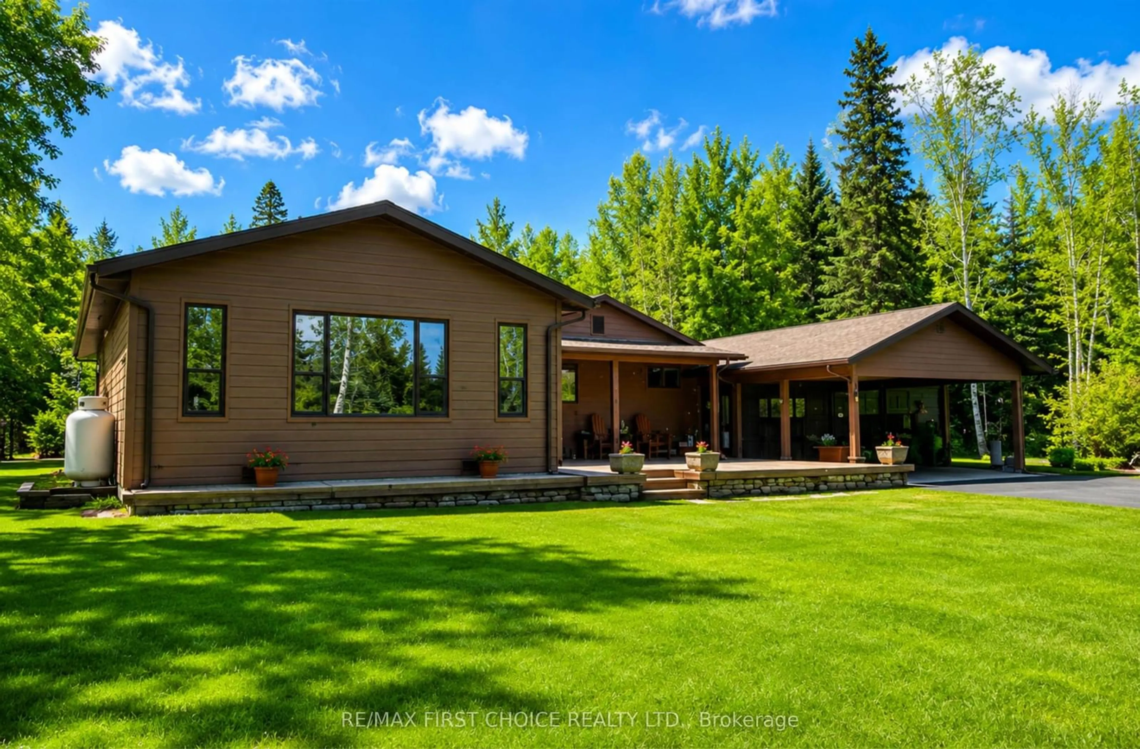 Home with vinyl exterior material, unknown for 1558 HWY 71, Sioux Narrows-Nestor Falls Ontario P0W 1E0