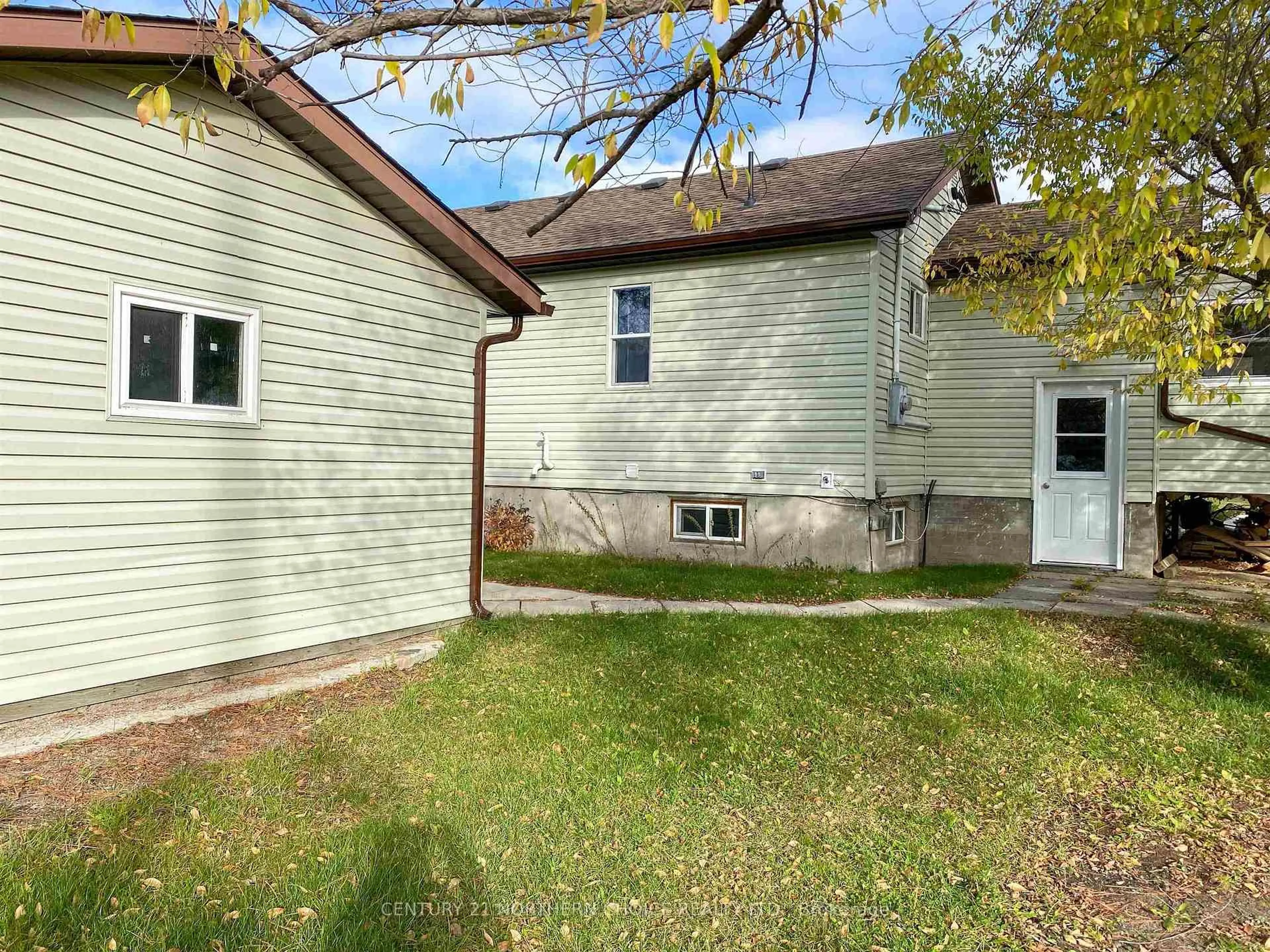A pic from outside/outdoor area/front of a property/back of a property/a pic from drone, street for 11 Pugsley St, Red Lake Ontario P0V 2M0