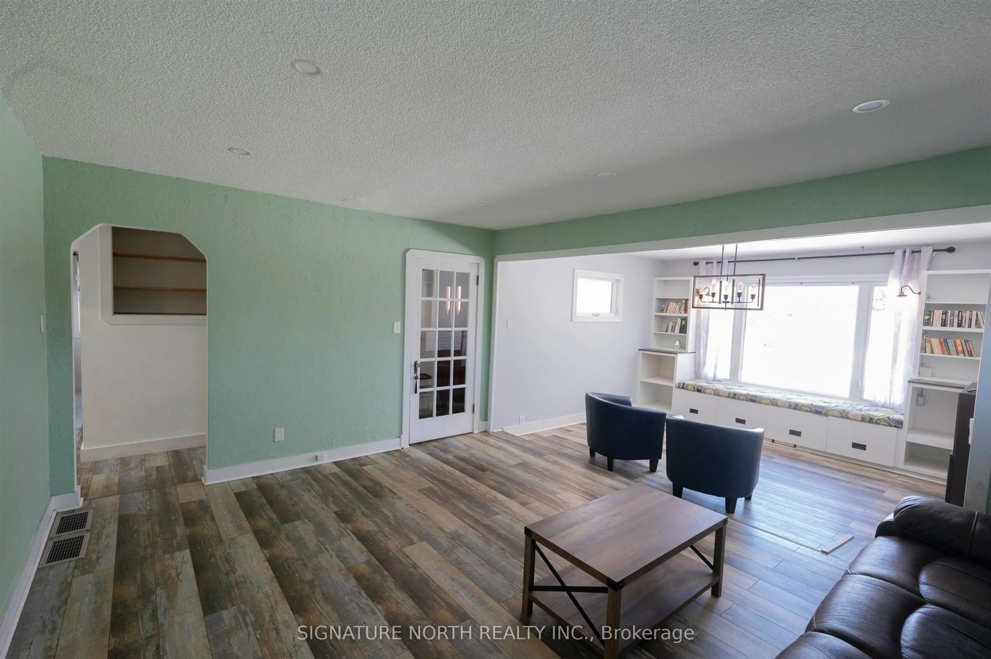 A pic of a room for 1744 Broadway Avenue, Thunder Bay Ontario P7K 1M5