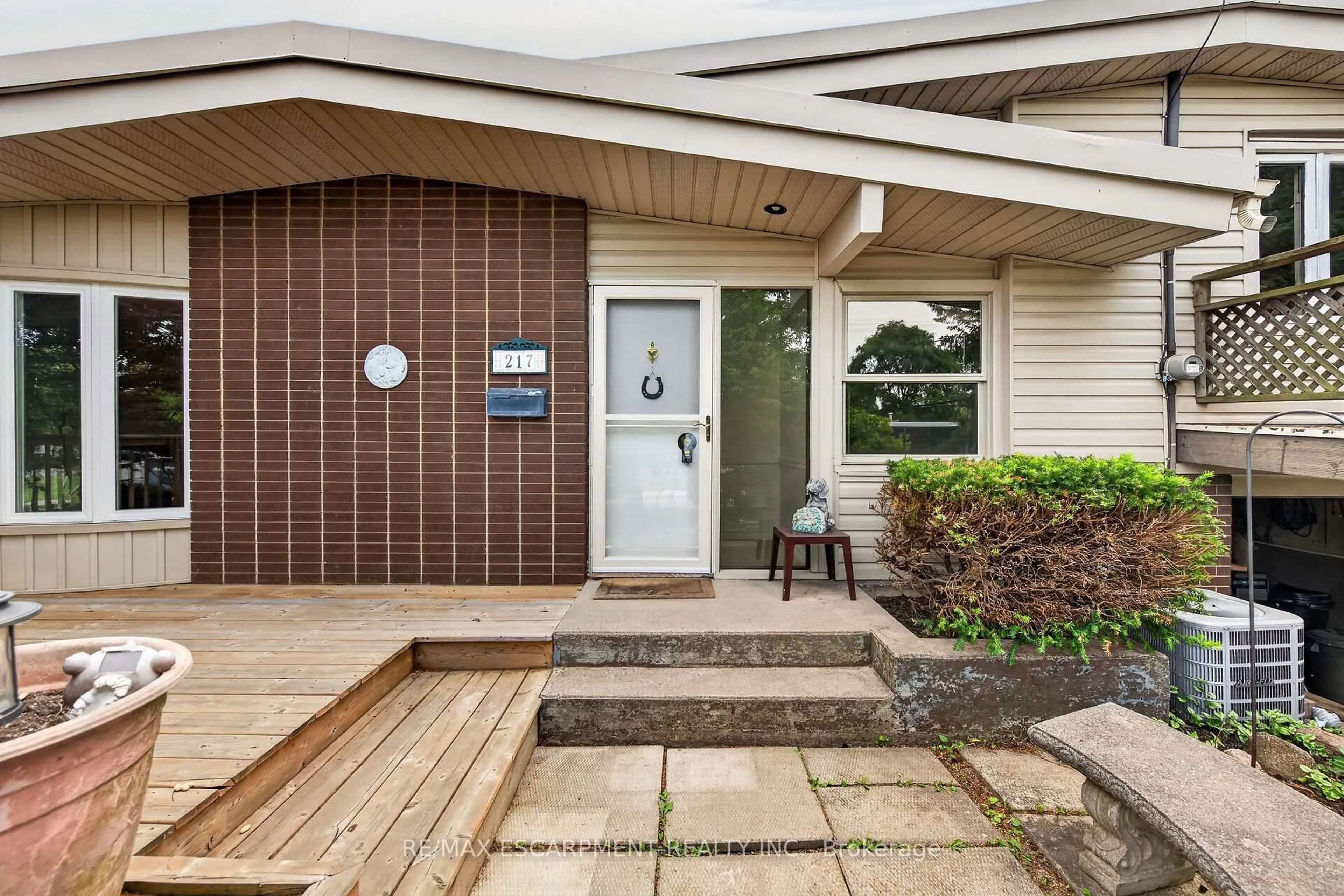 Unknown for 217 West 15th St, Hamilton Ontario L9C 4B4