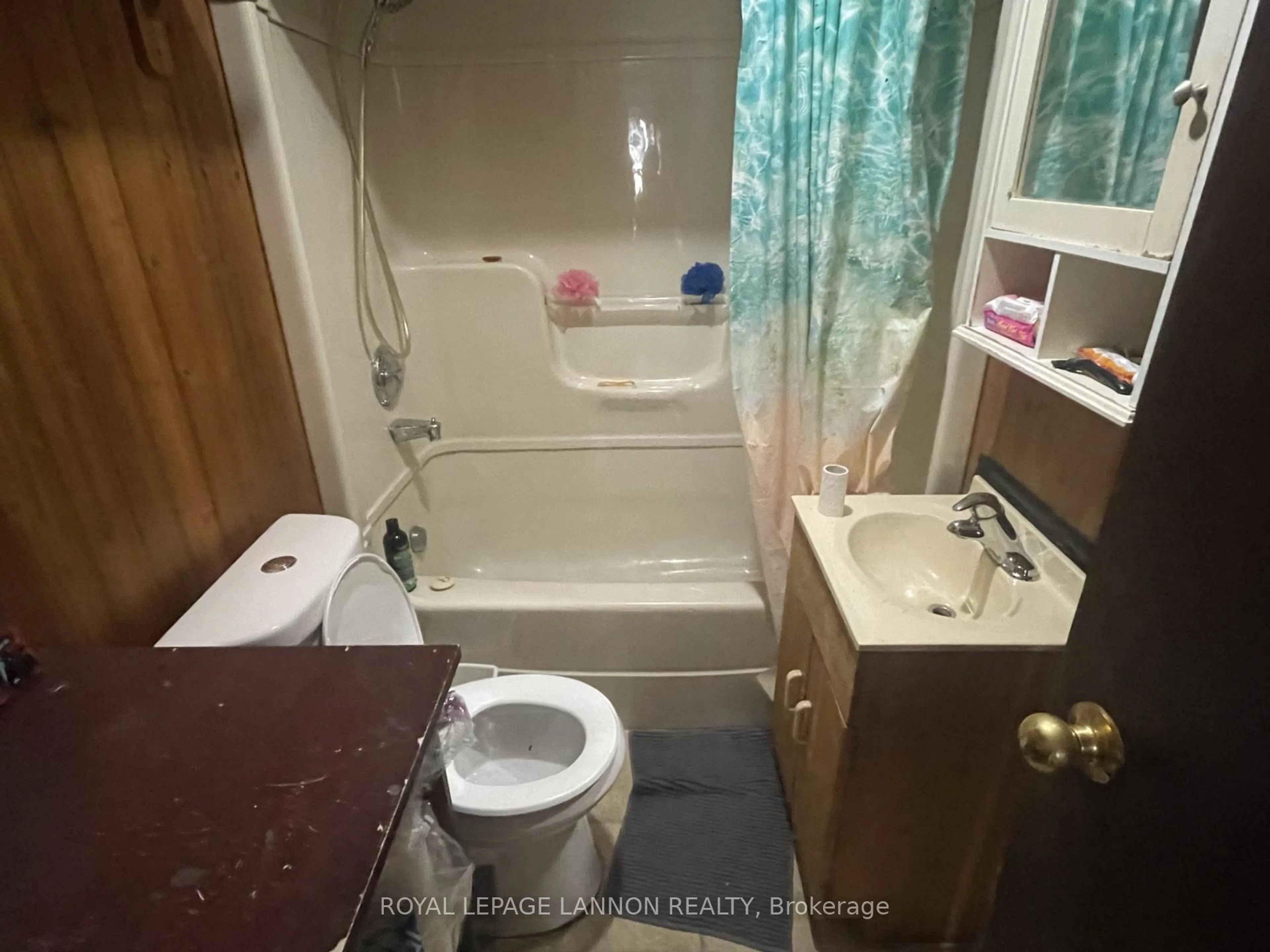Standard bathroom, floor is not visible for 1308 Francis St, Thunder Bay Ontario P7E 4G3