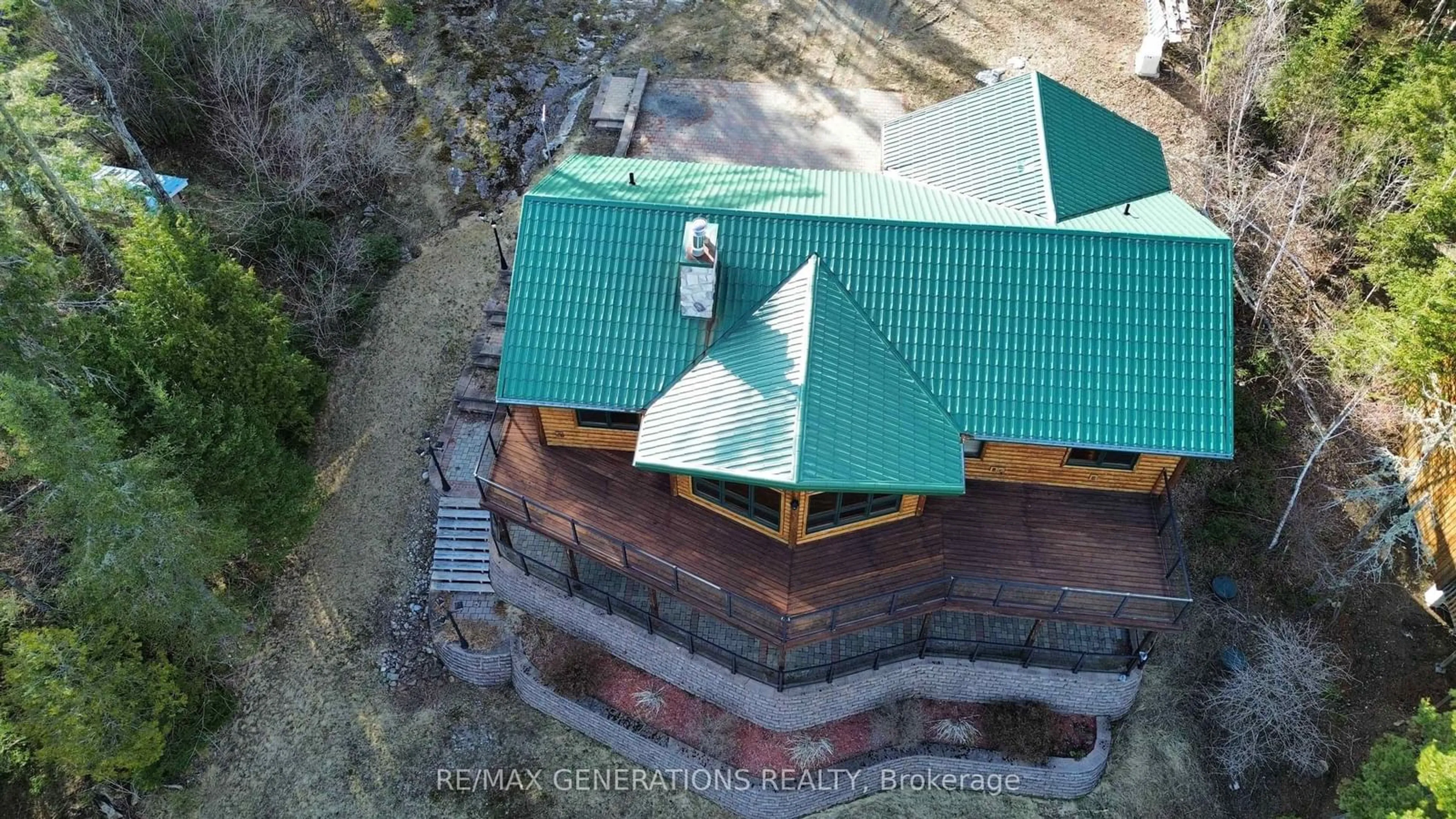 A pic from outside/outdoor area/front of a property/back of a property/a pic from drone, building for 477 Highway 586, Thunder Bay Remote Area Ontario P0T 2T0
