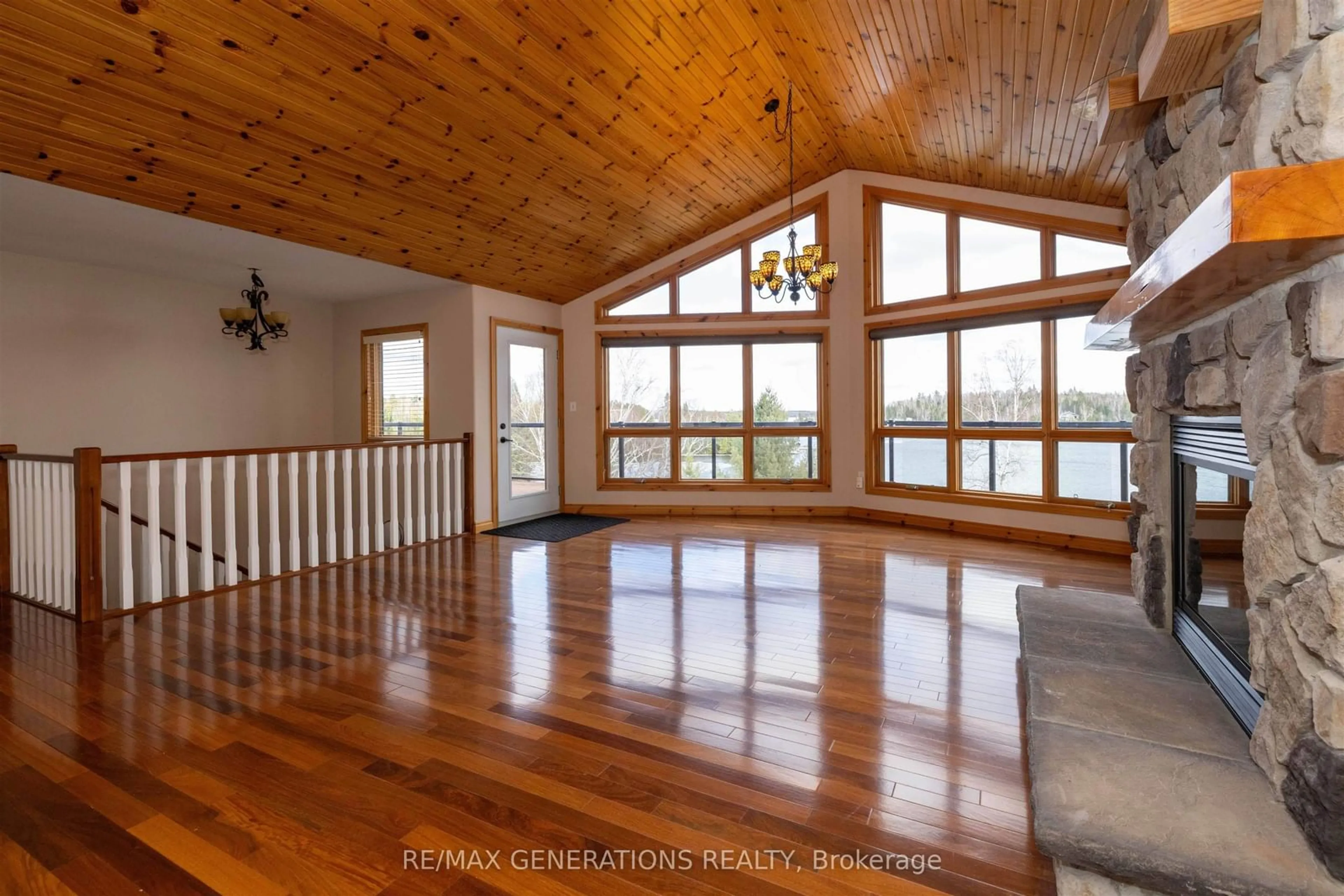 Indoor foyer for 477 Highway 586, Thunder Bay Remote Area Ontario P0T 2T0