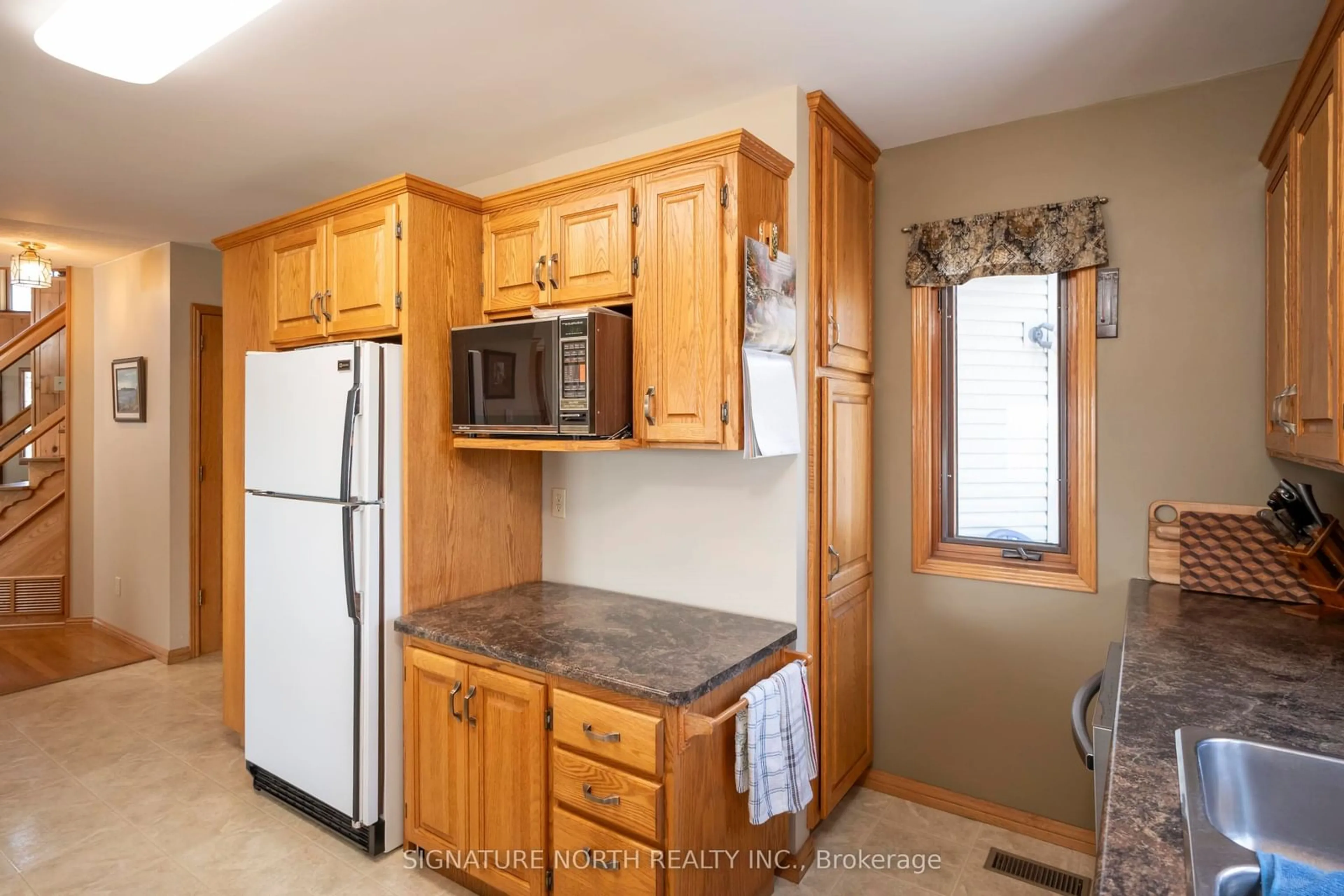 Standard kitchen, ceramic/tile floor for 281 Intola Road, Oliver Paipoonge Ontario P7G 0T6