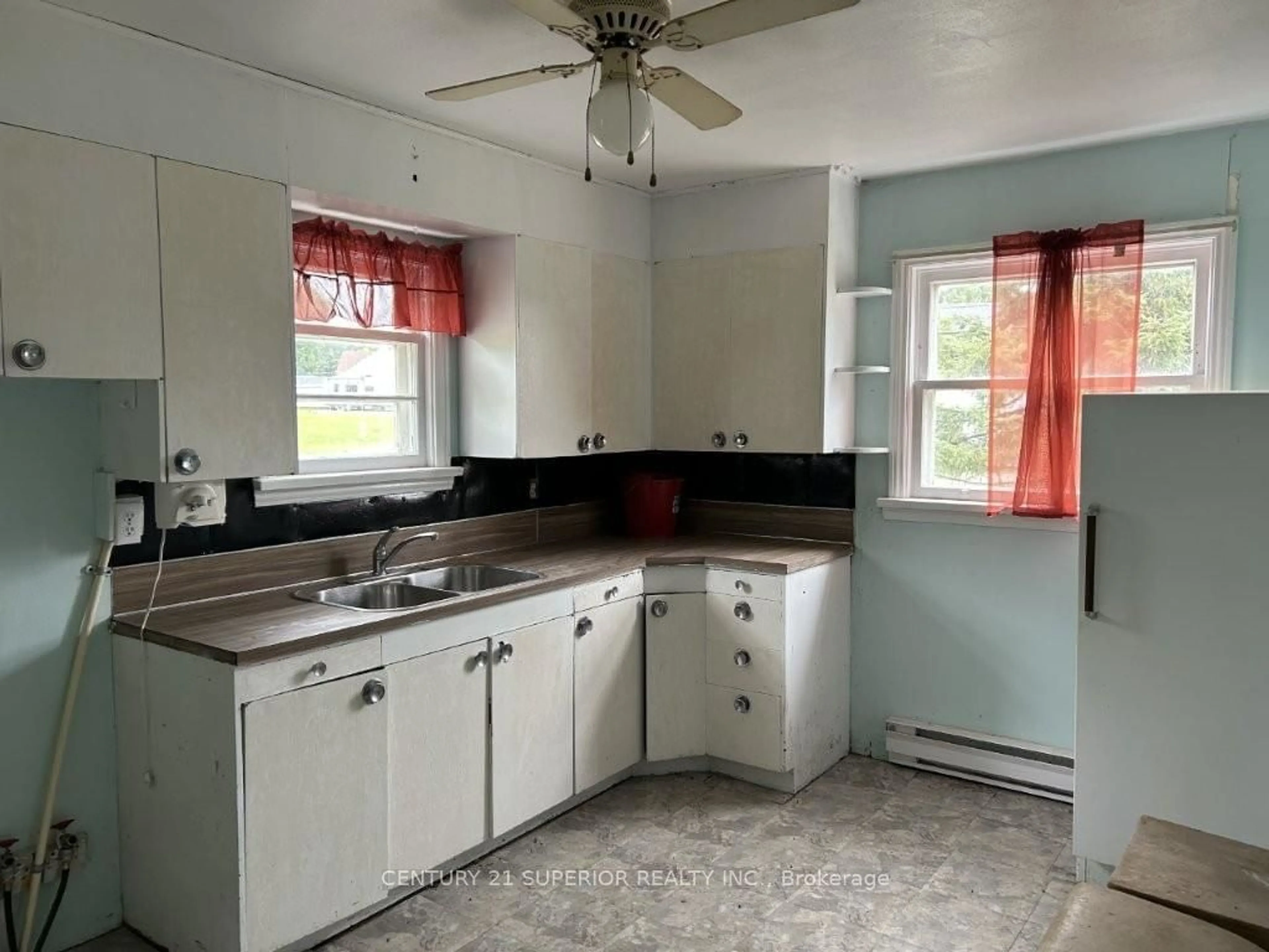 Standard kitchen, unknown for 152 First Street, Nipigon Ontario P0T 2J0