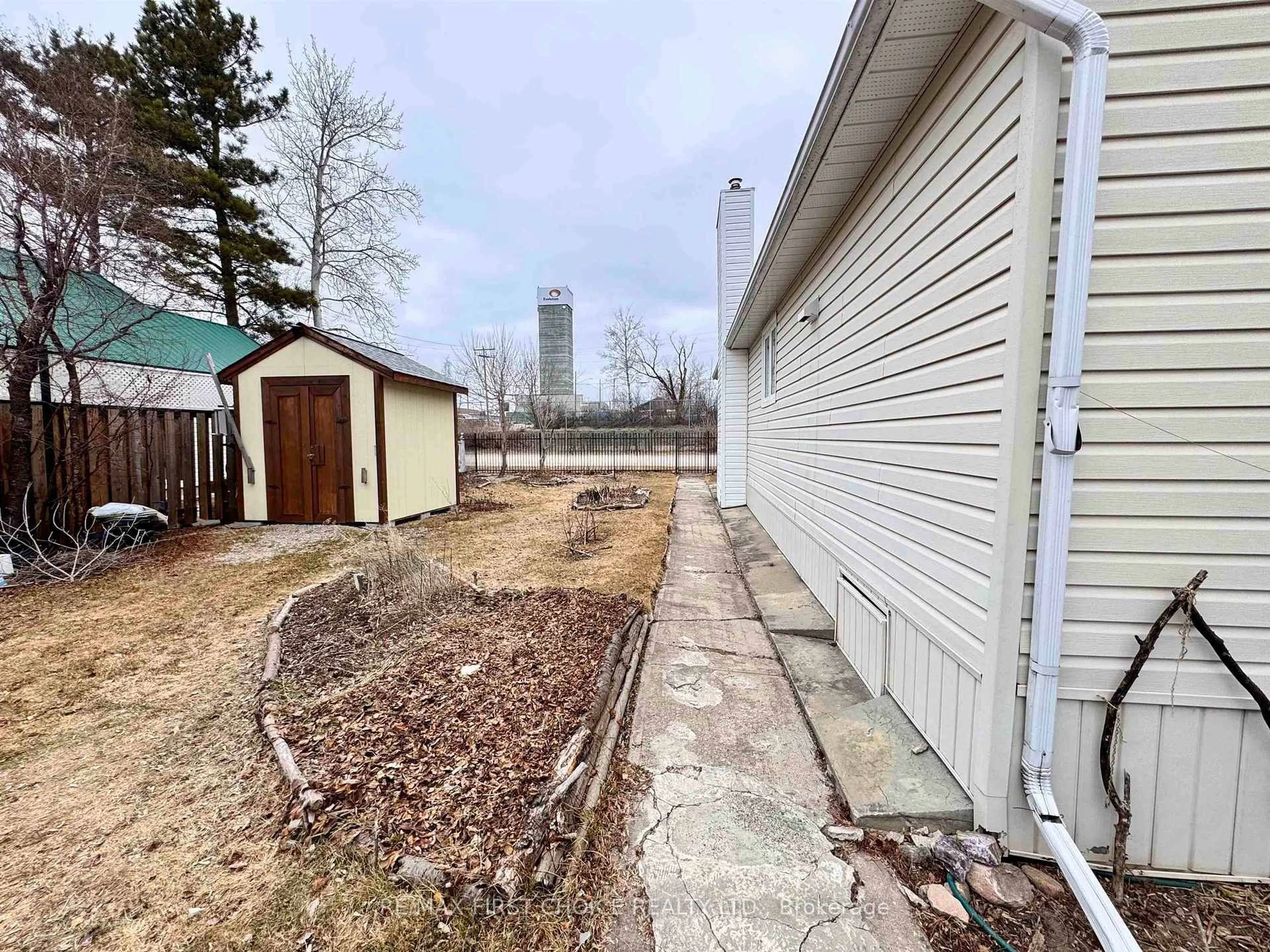 Shed for 28 William St, Red Lake Ontario P0V 1L0