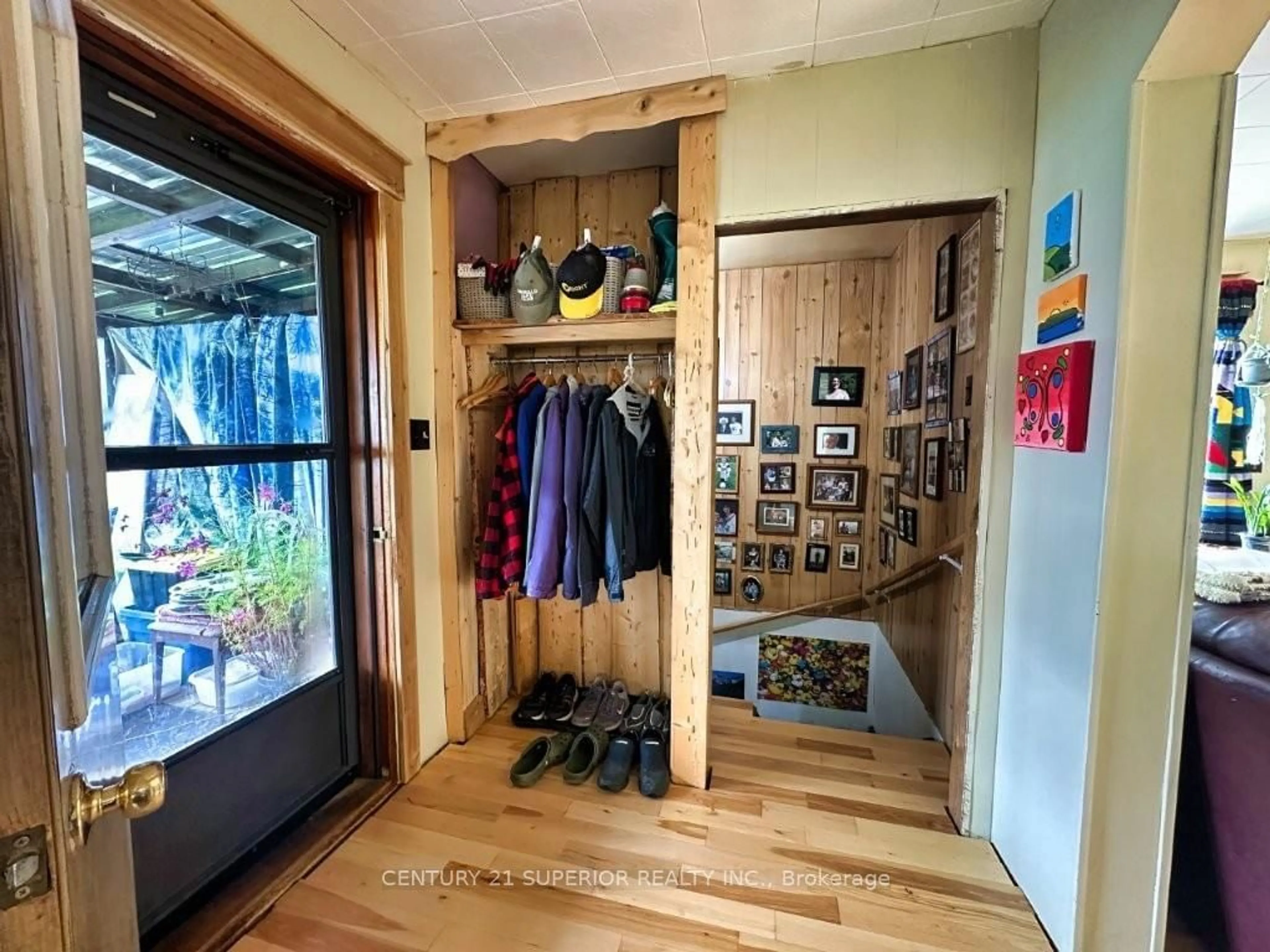 Indoor entryway for 86 Front St, Nipigon Ontario P0T 2J0