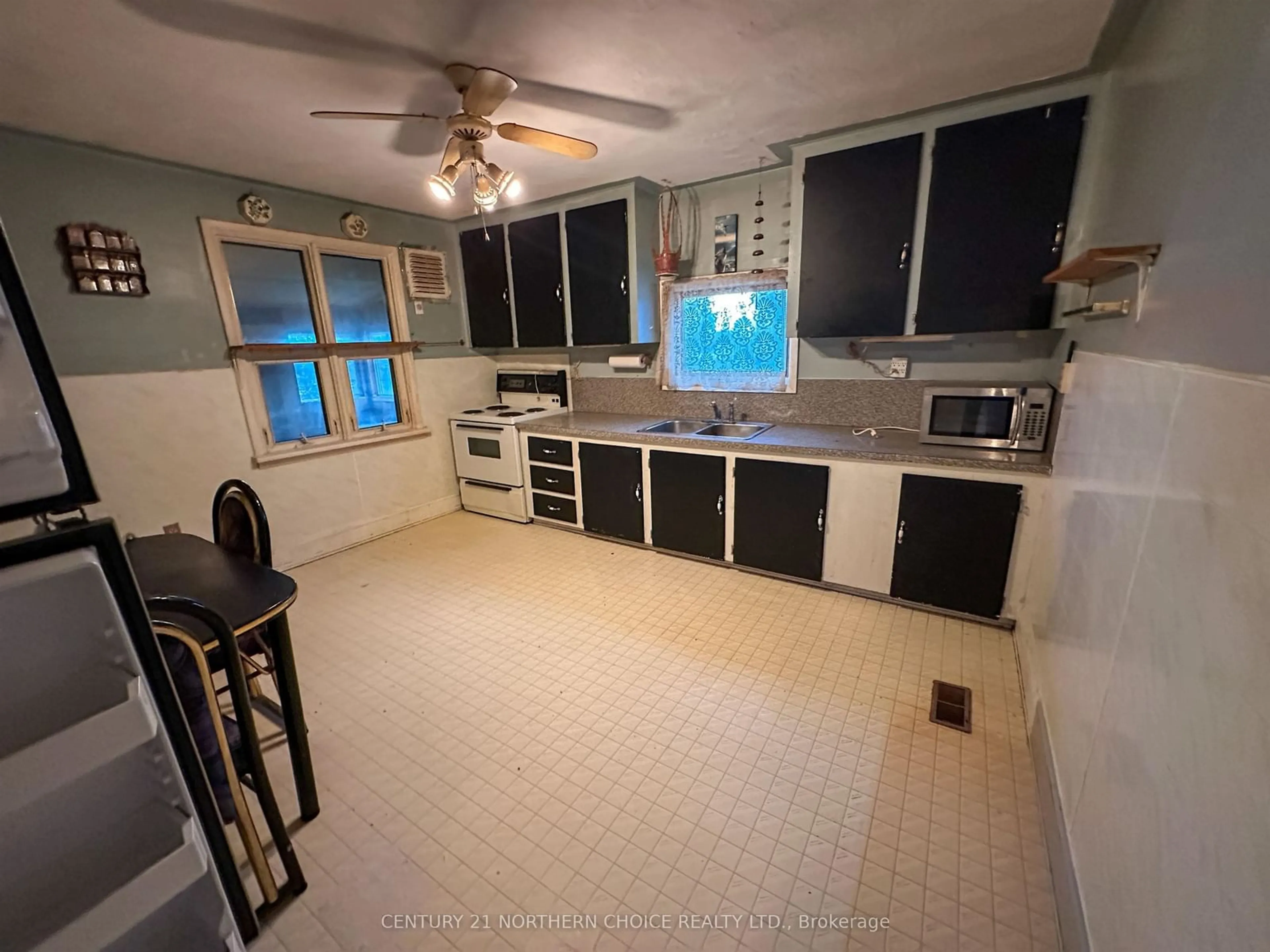 Standard kitchen, ceramic/tile floor for 4 Madsen Dr, Red Lake Ontario P0V 2C0