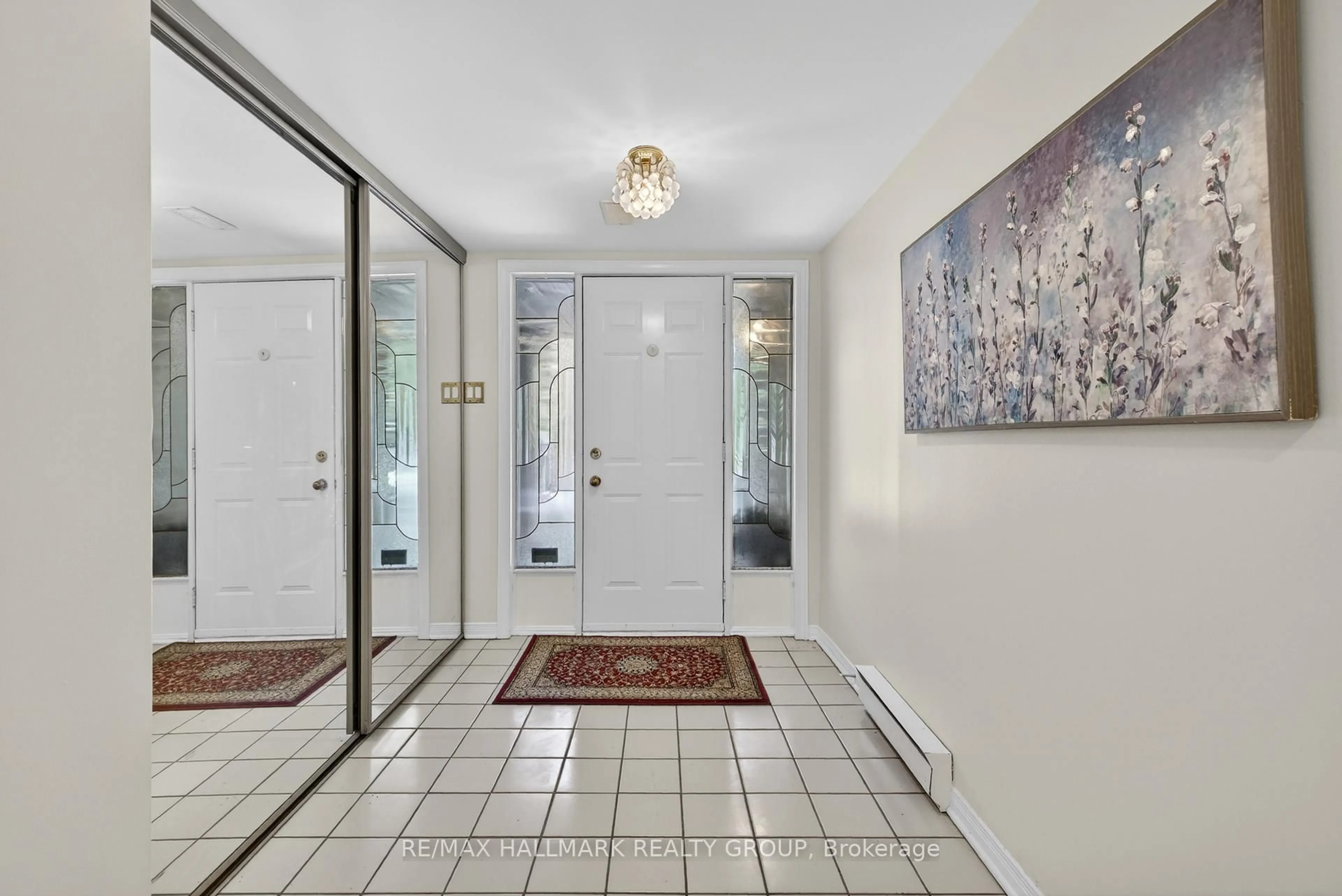 Indoor entryway for 12 Summershade Private #40, Ottawa Ontario K1Y 4R2
