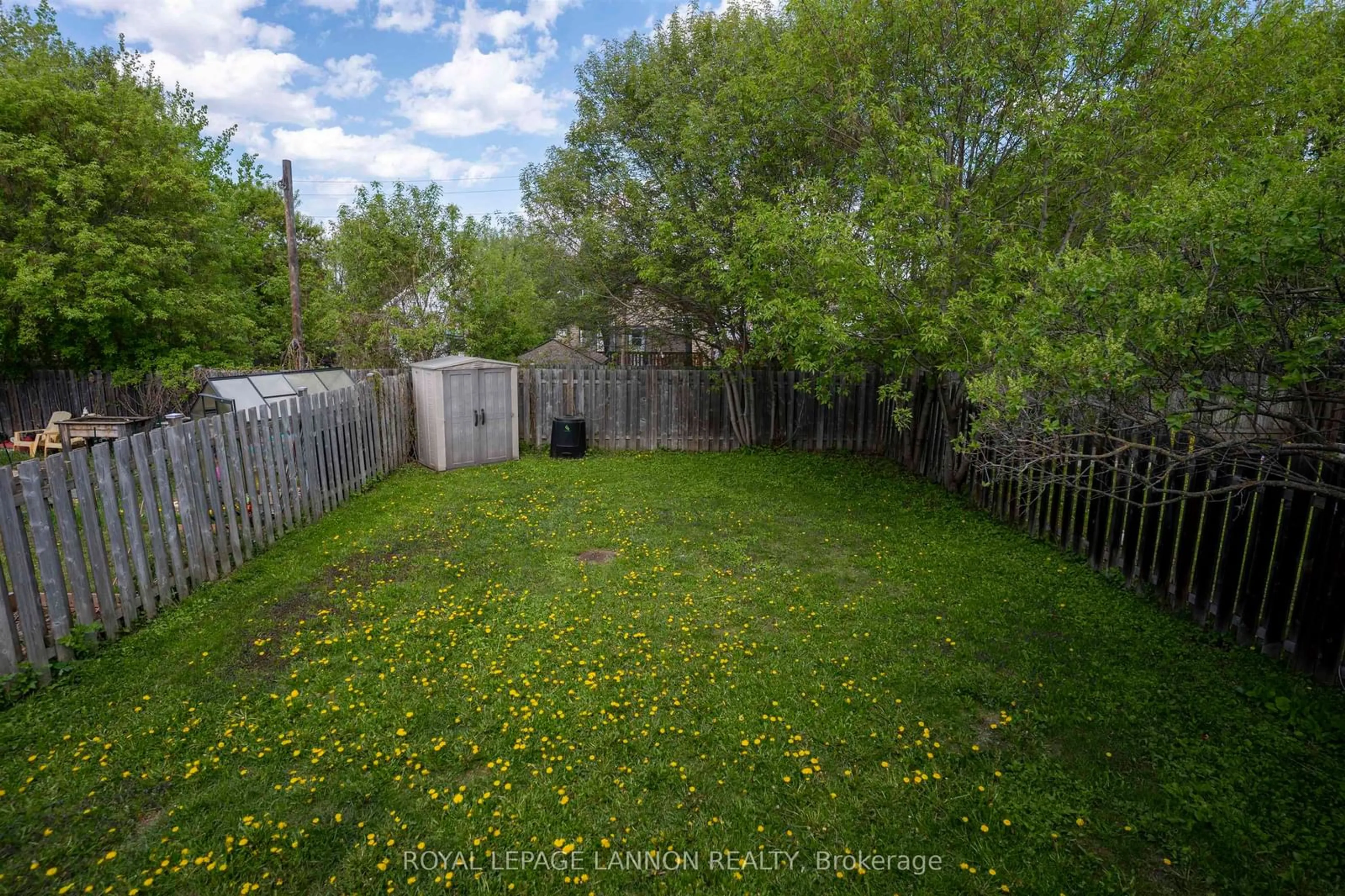 A pic from outside/outdoor area/front of a property/back of a property/a pic from drone, unknown for 138 Windemere Ave. S., Thunder Bay Ontario P7A 6B4