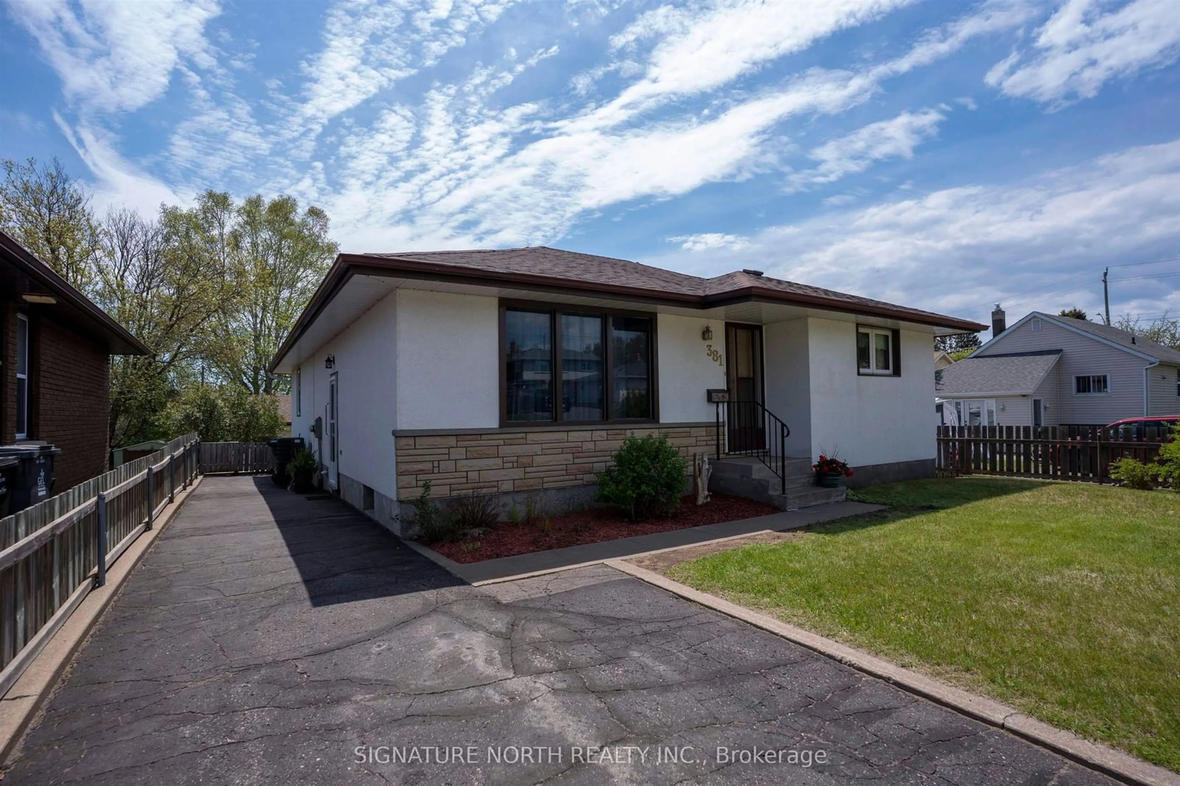 Unknown for 381 Hallam St, Thunder Bay Ontario P7A 1M2