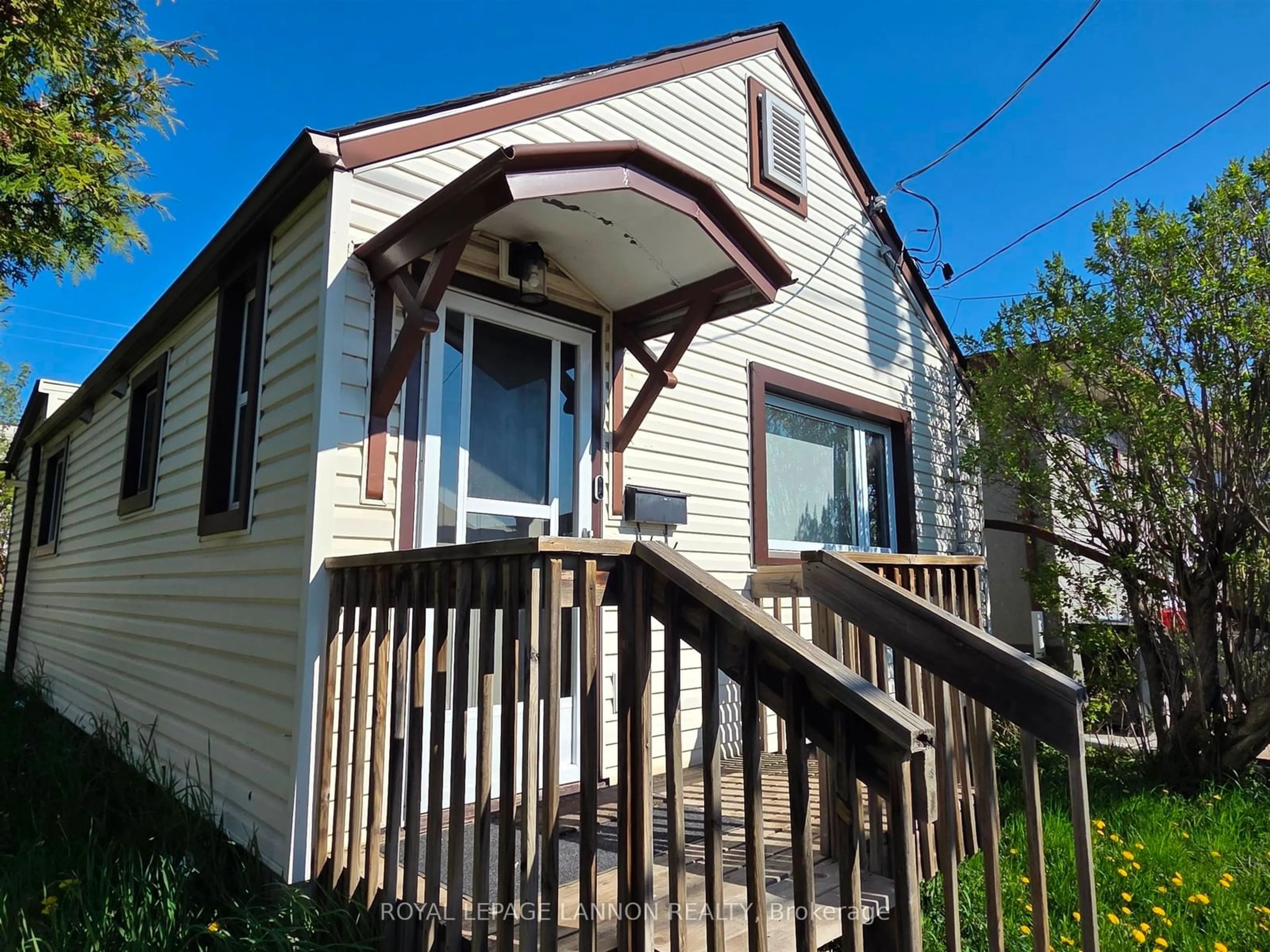 Home with vinyl exterior material, street for 84 Machar Ave, Thunder Bay Ontario P7B 2Y6