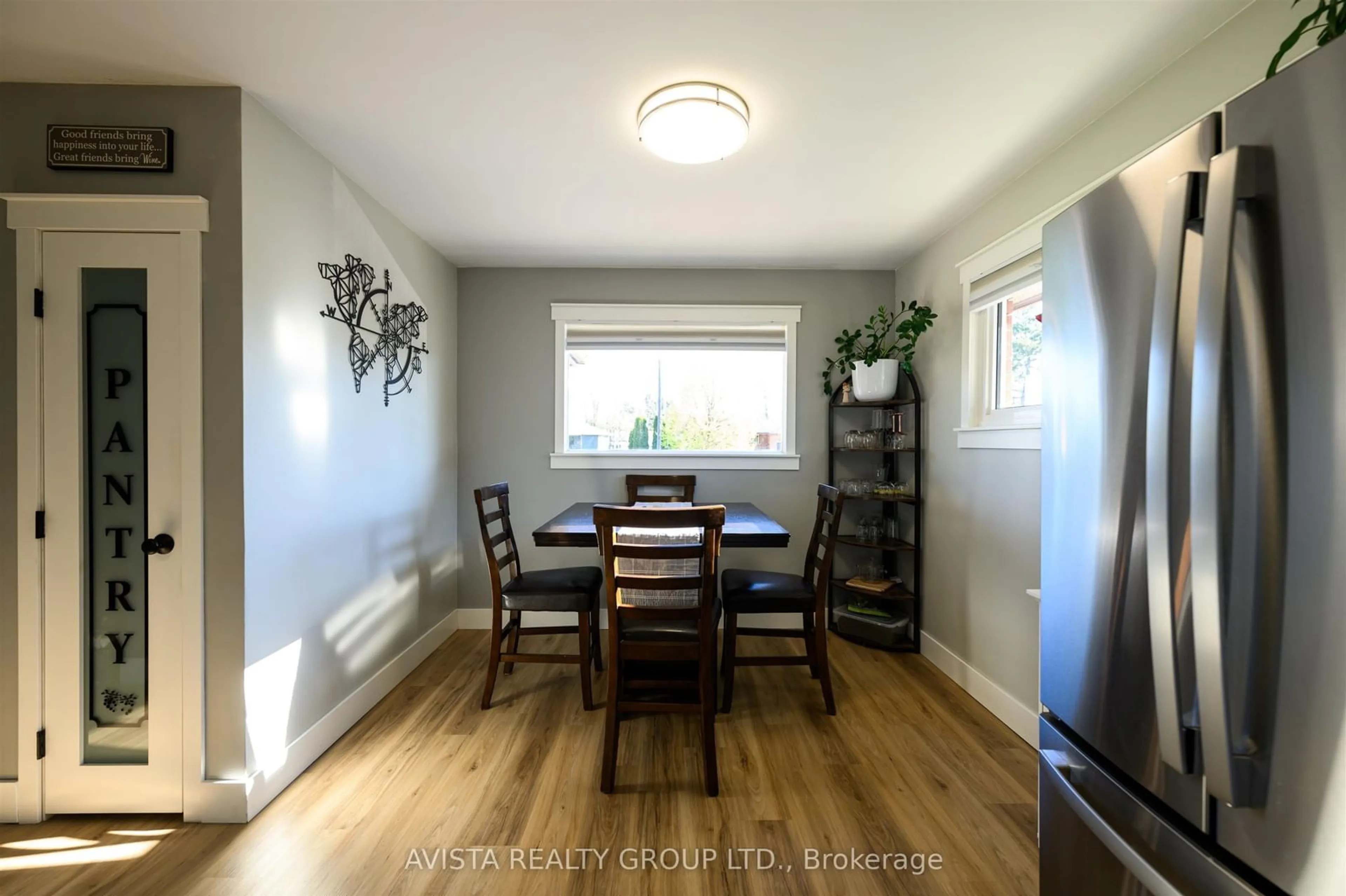 Dining room, wood/laminate floor for 112 Walsh St West, Thunder Bay Ontario P7E 4W4