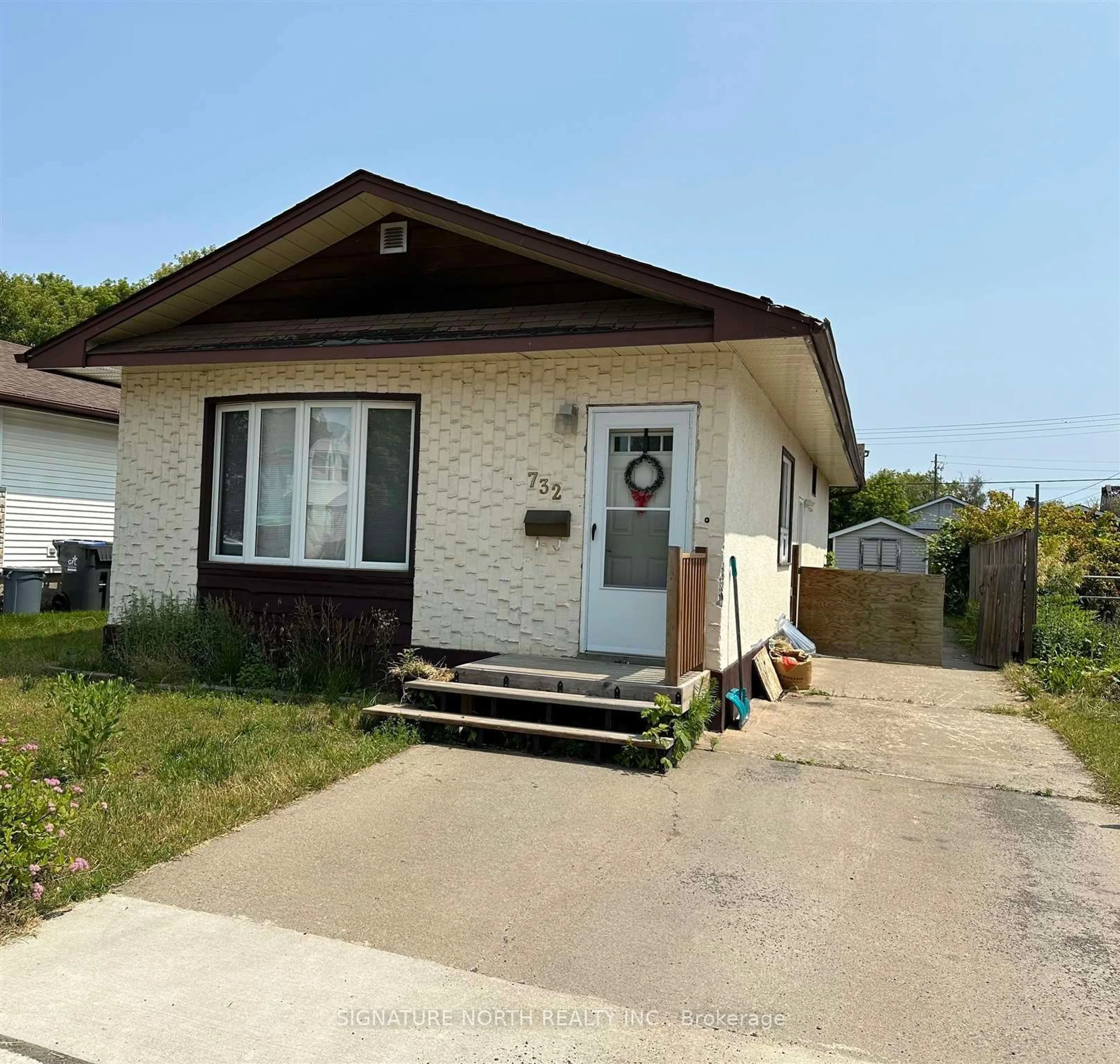 Shed for 732 Marks St, Thunder Bay Ontario P7E 1N2