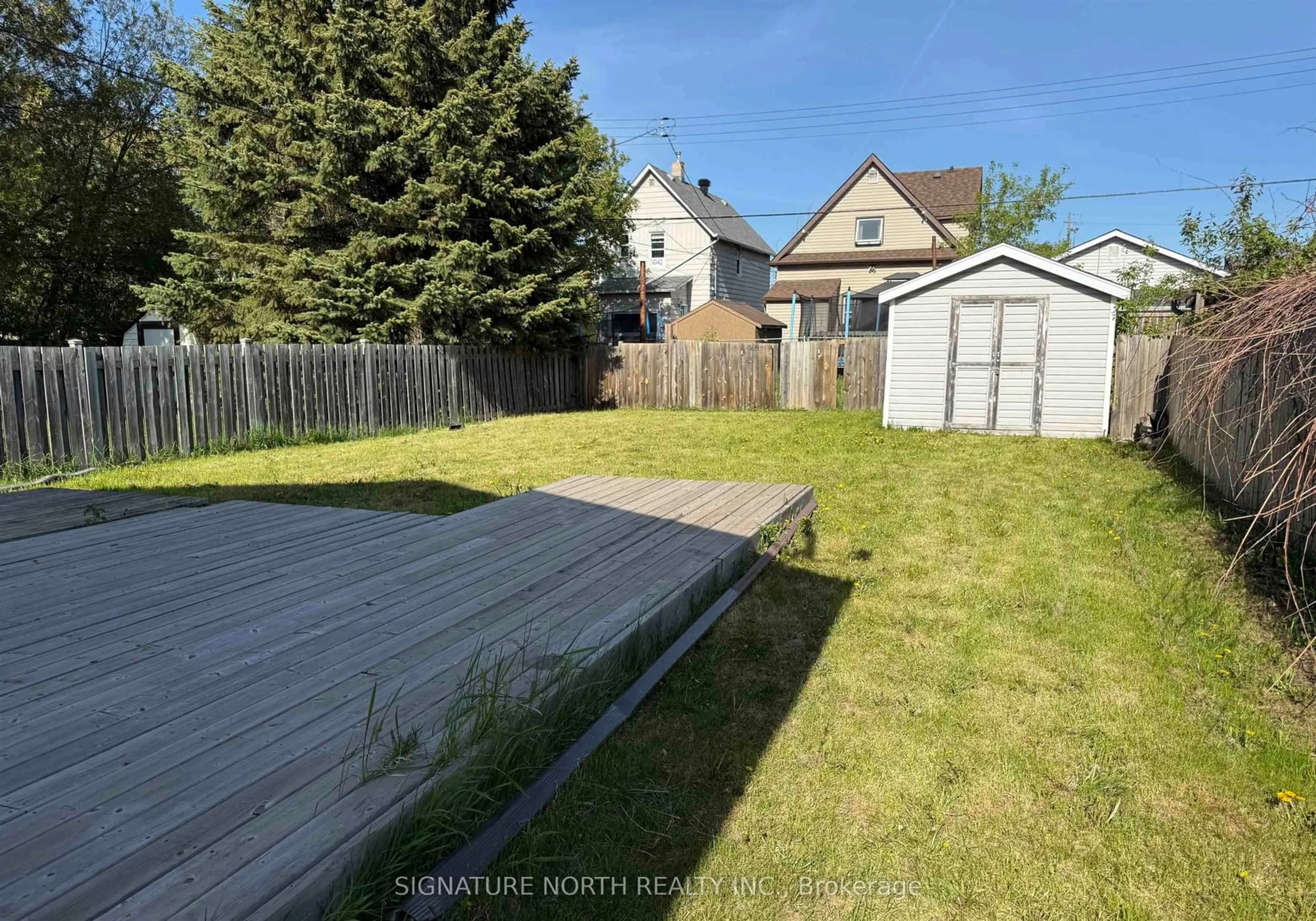 A pic from outside/outdoor area/front of a property/back of a property/a pic from drone, street for 732 Marks St, Thunder Bay Ontario P7E 1N2