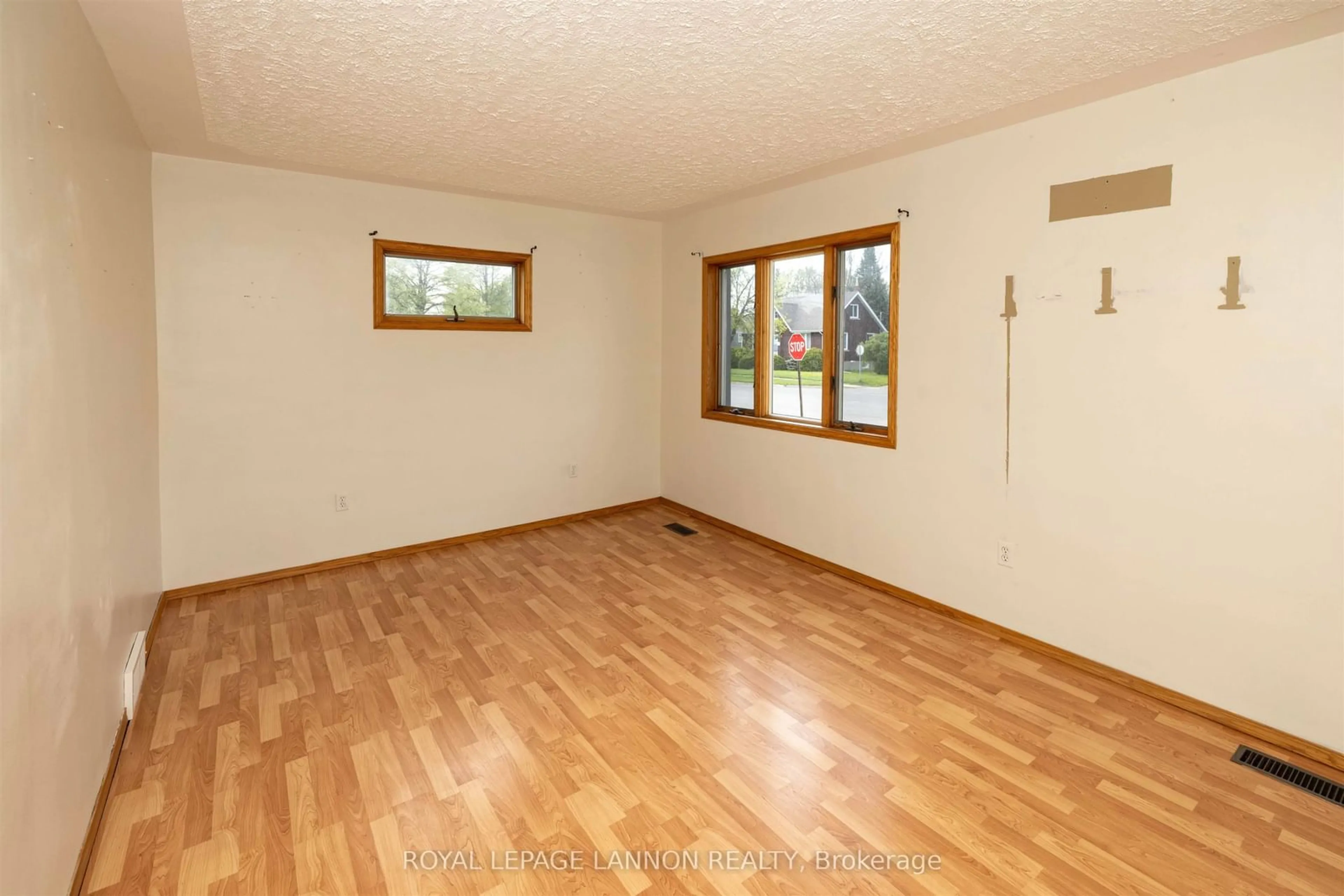 A pic of a room for 1418 Frederica St. W, Thunder Bay Ontario P7E 3Y8