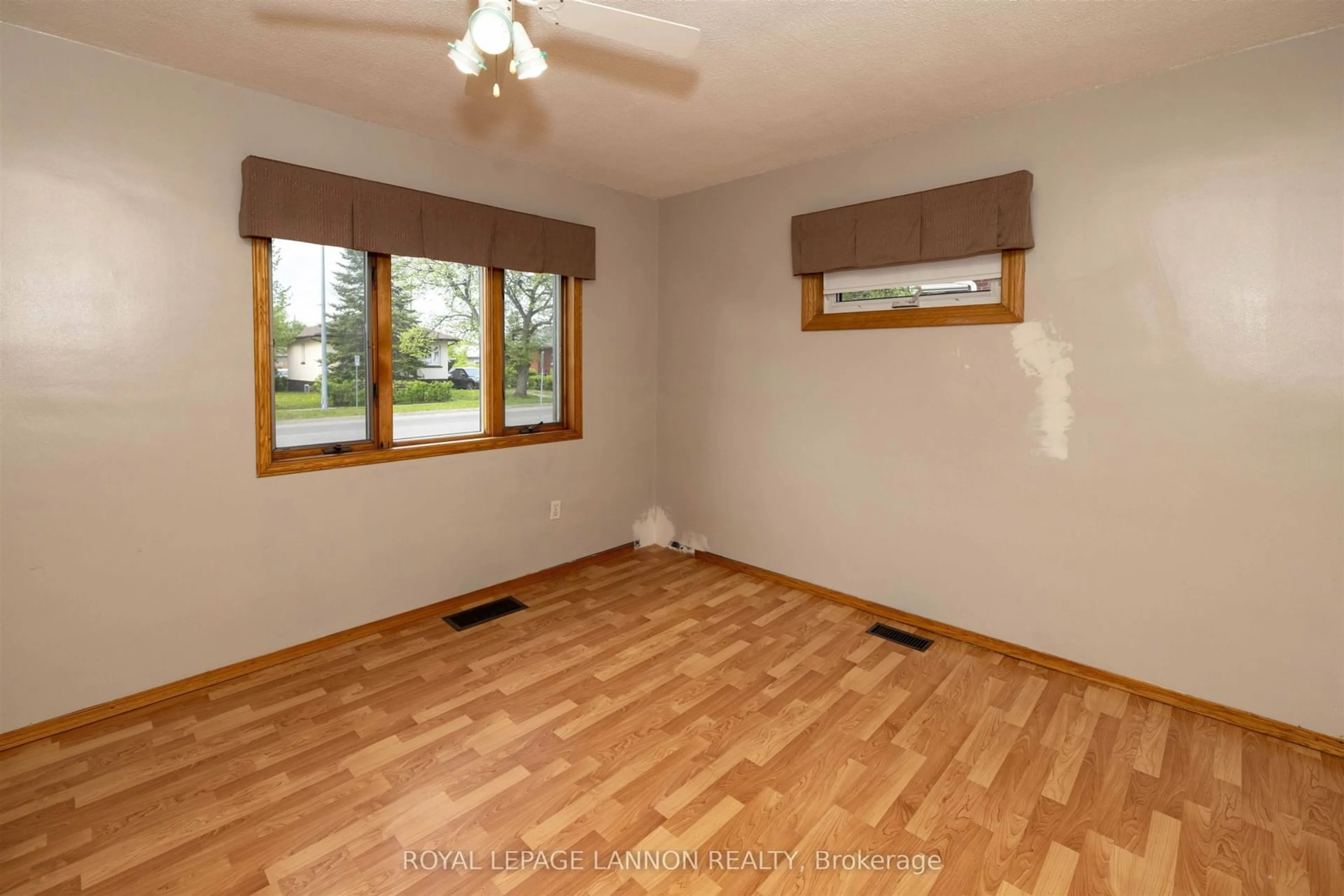 A pic of a room for 1418 Frederica St. W, Thunder Bay Ontario P7E 3Y8
