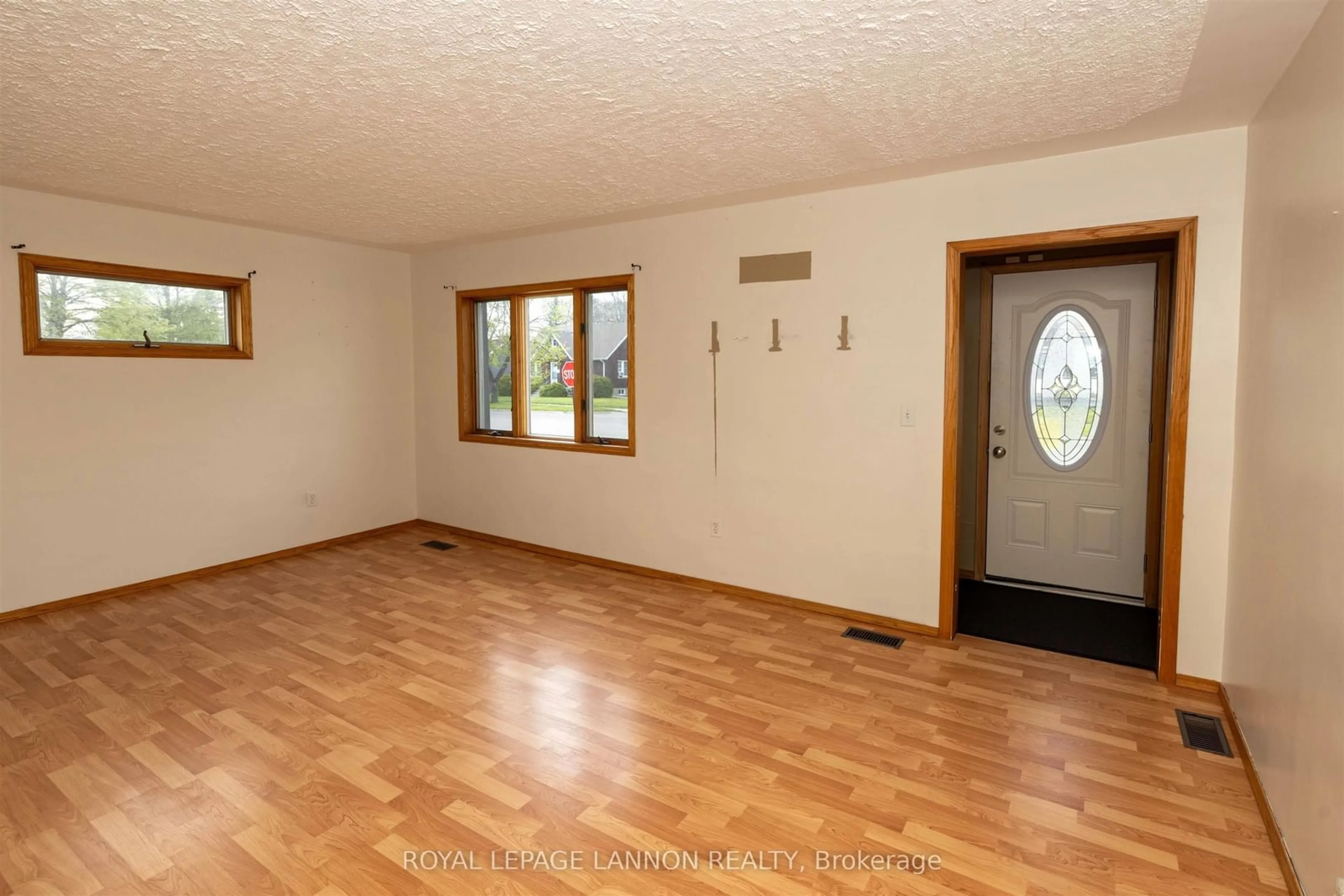 A pic of a room for 1418 Frederica St. W, Thunder Bay Ontario P7E 3Y8