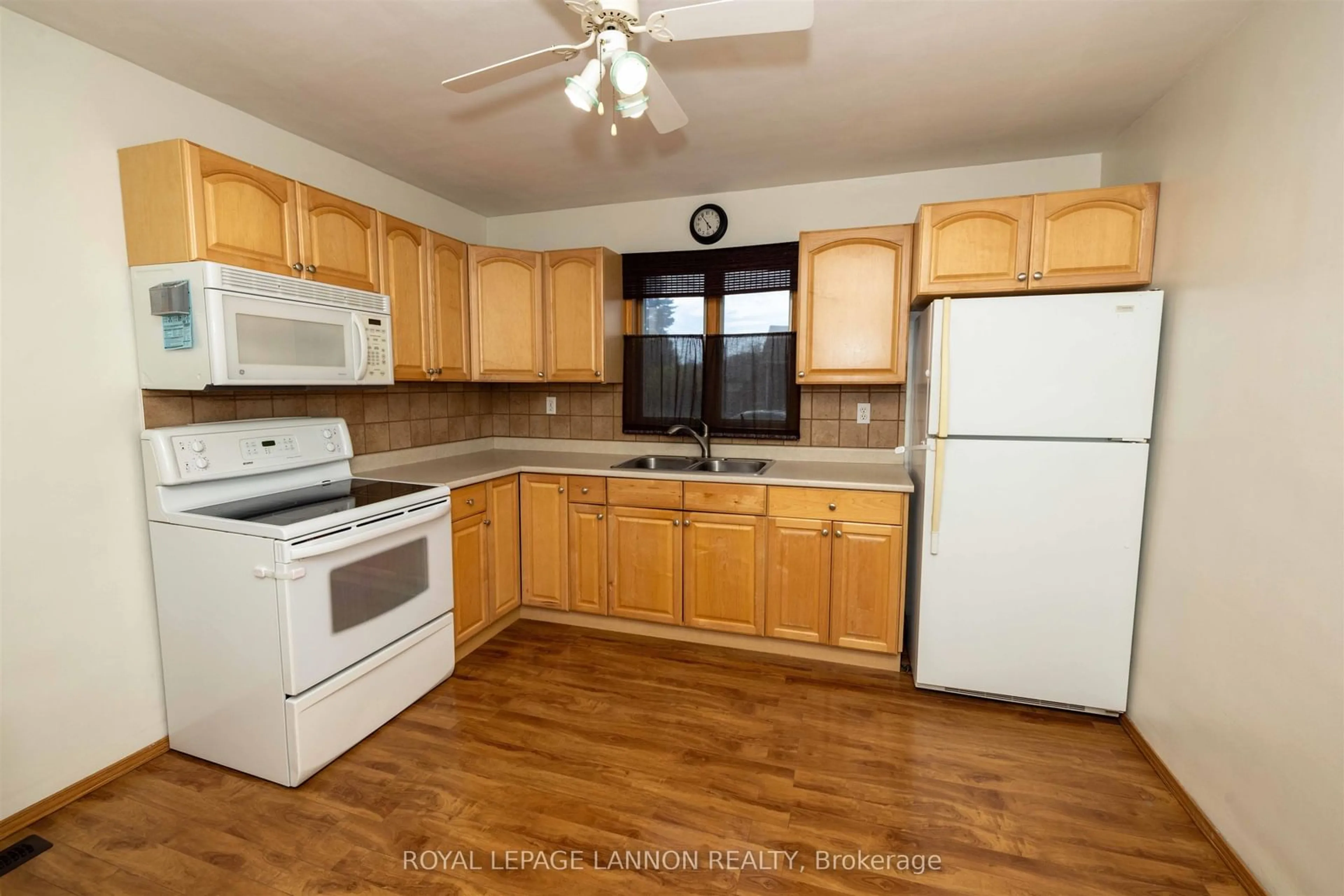 Standard kitchen, unknown for 1418 Frederica St. W, Thunder Bay Ontario P7E 3Y8