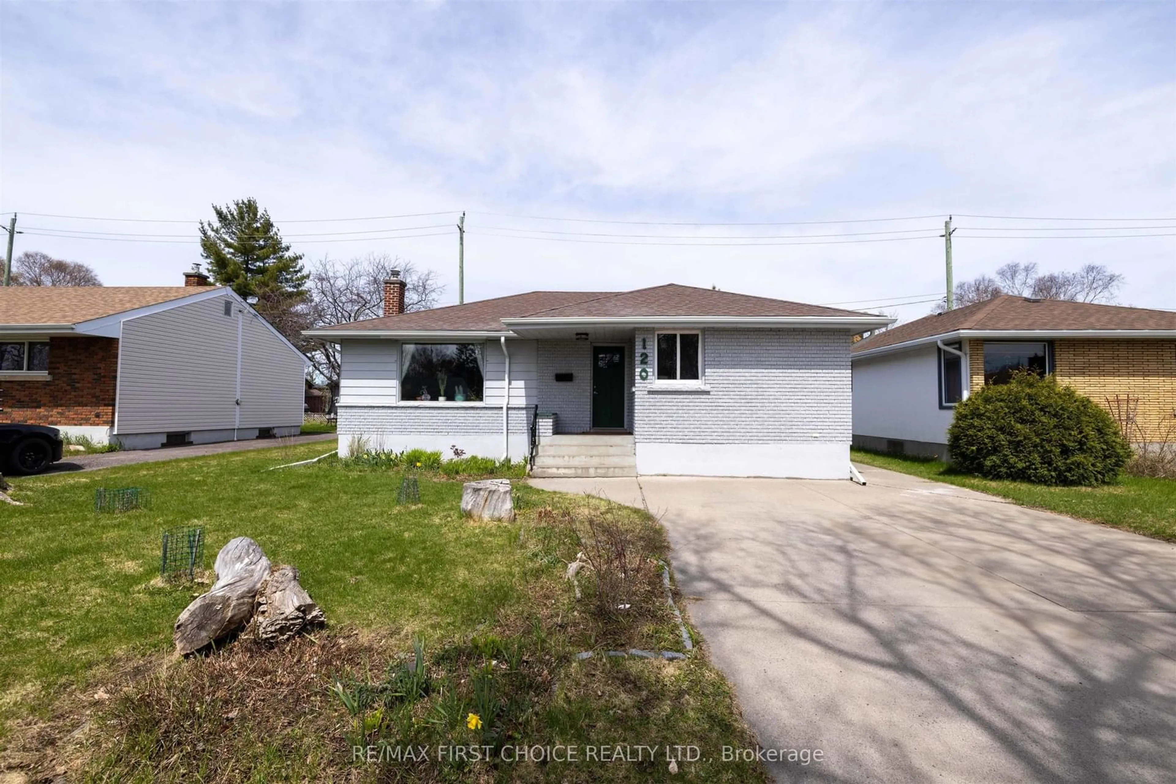 Home with vinyl exterior material, street for 120 Robinson Dr, Thunder Bay Ontario P7A 6G5