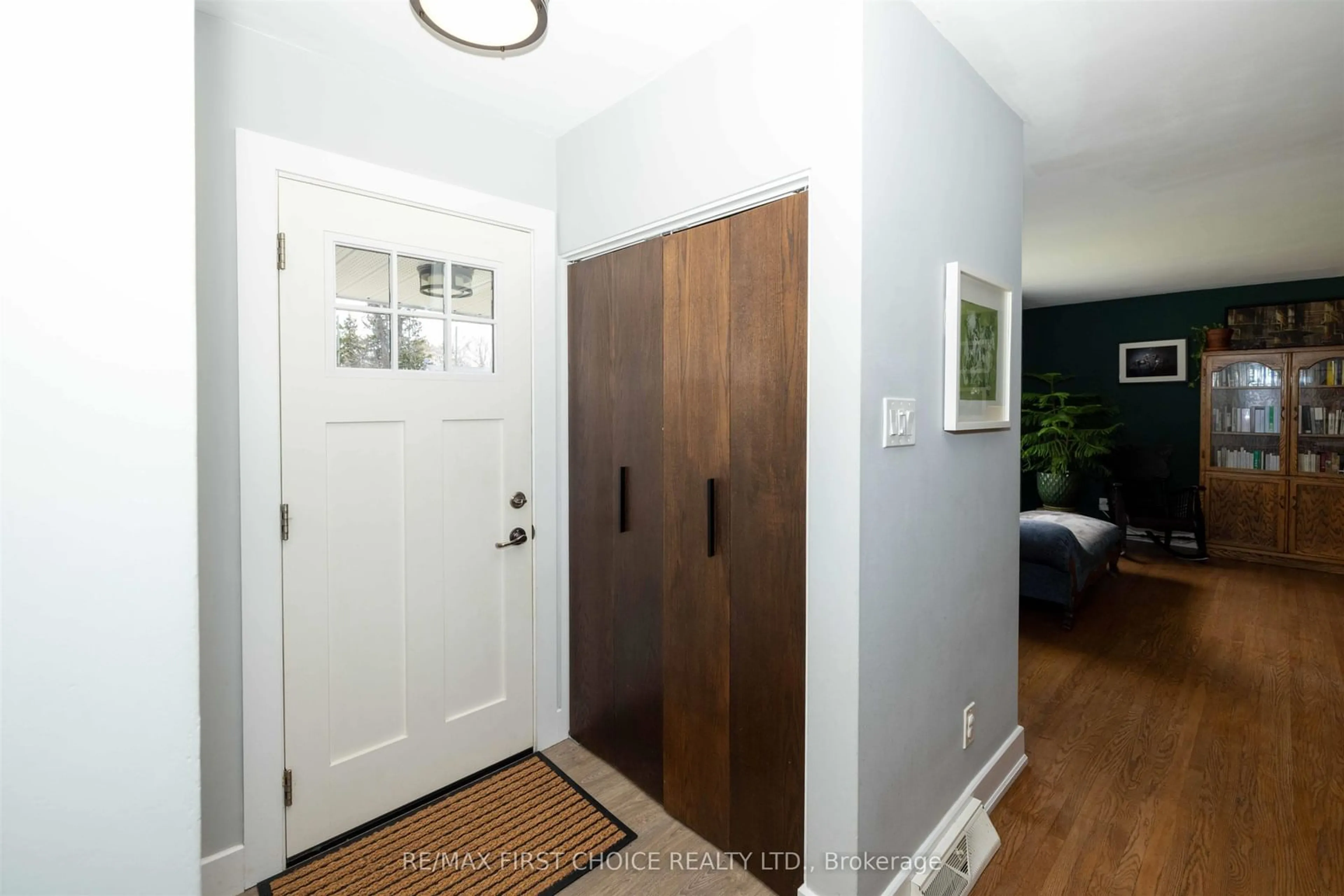Indoor entryway for 120 Robinson Dr, Thunder Bay Ontario P7A 6G5