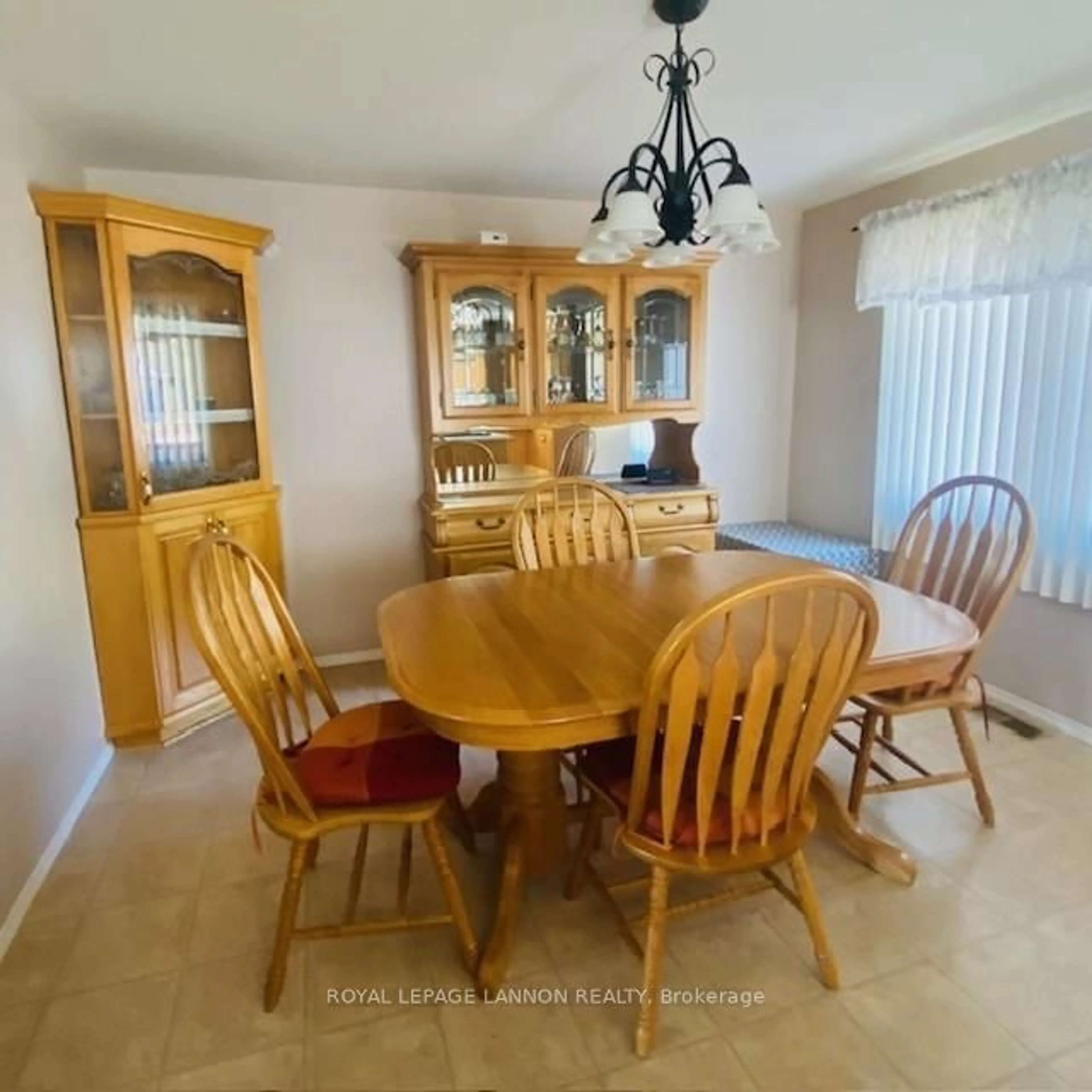 Dining room, unknown for 909 Second St, Greenstone Ontario P0T 1M0
