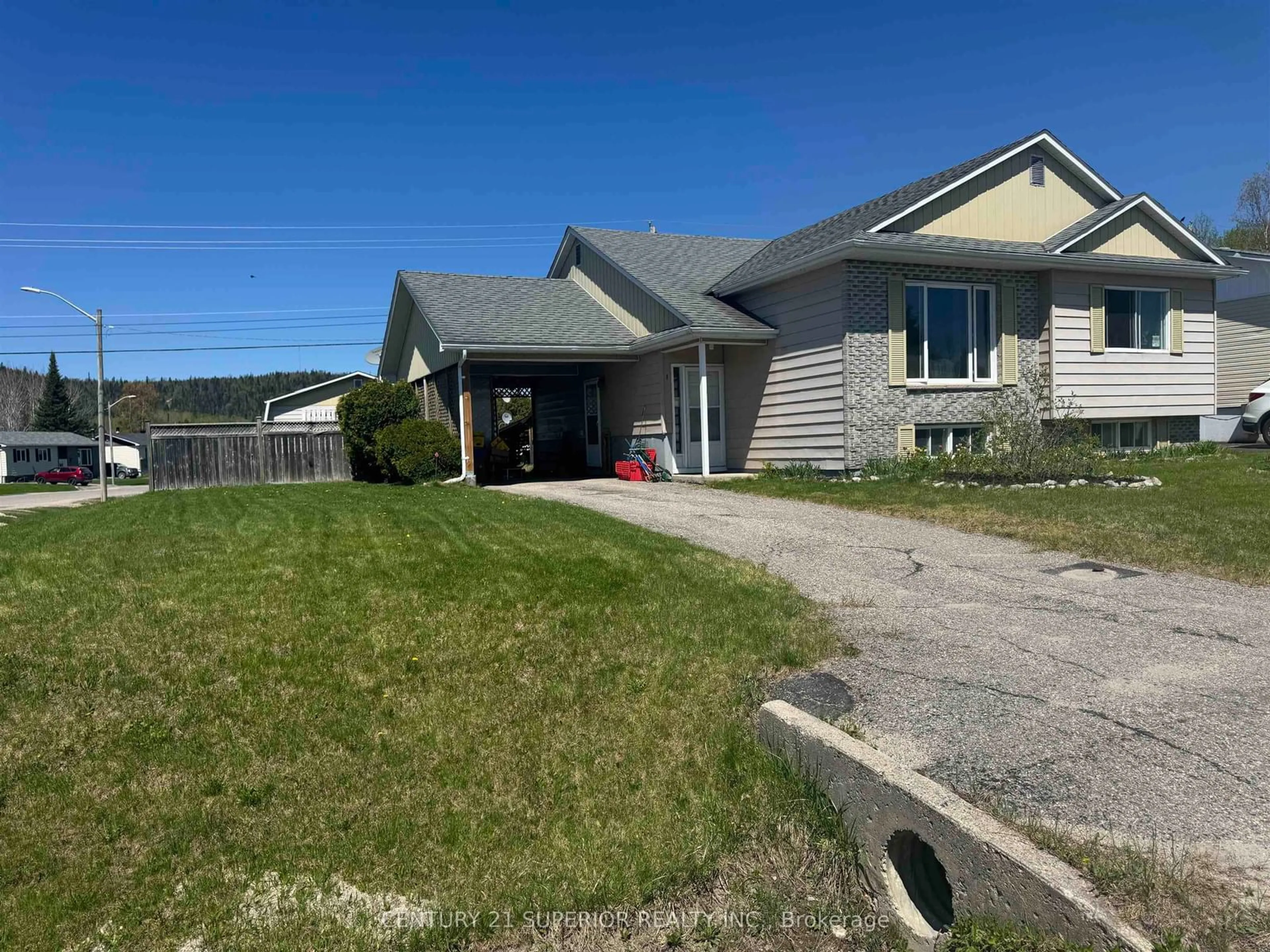 A pic from outside/outdoor area/front of a property/back of a property/a pic from drone, street for 1 Wendego Street, Manitouwadge Ontario P0T 2C0