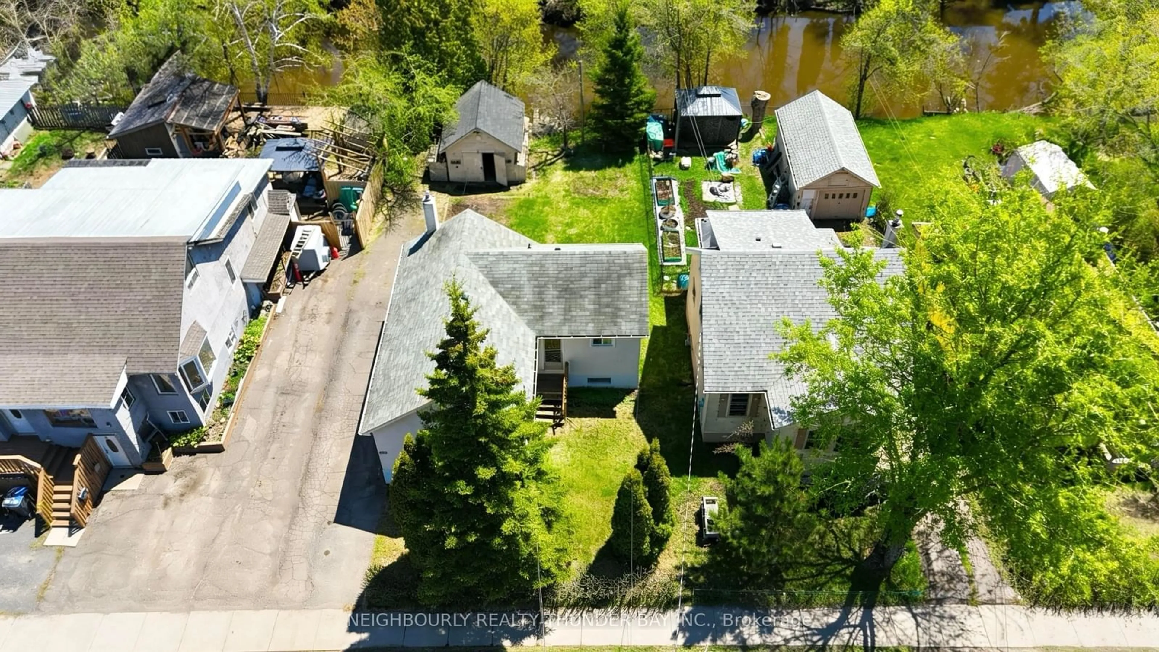 A pic from outside/outdoor area/front of a property/back of a property/a pic from drone, street for 450 Northern Ave, Thunder Bay Ontario P7C 2V6
