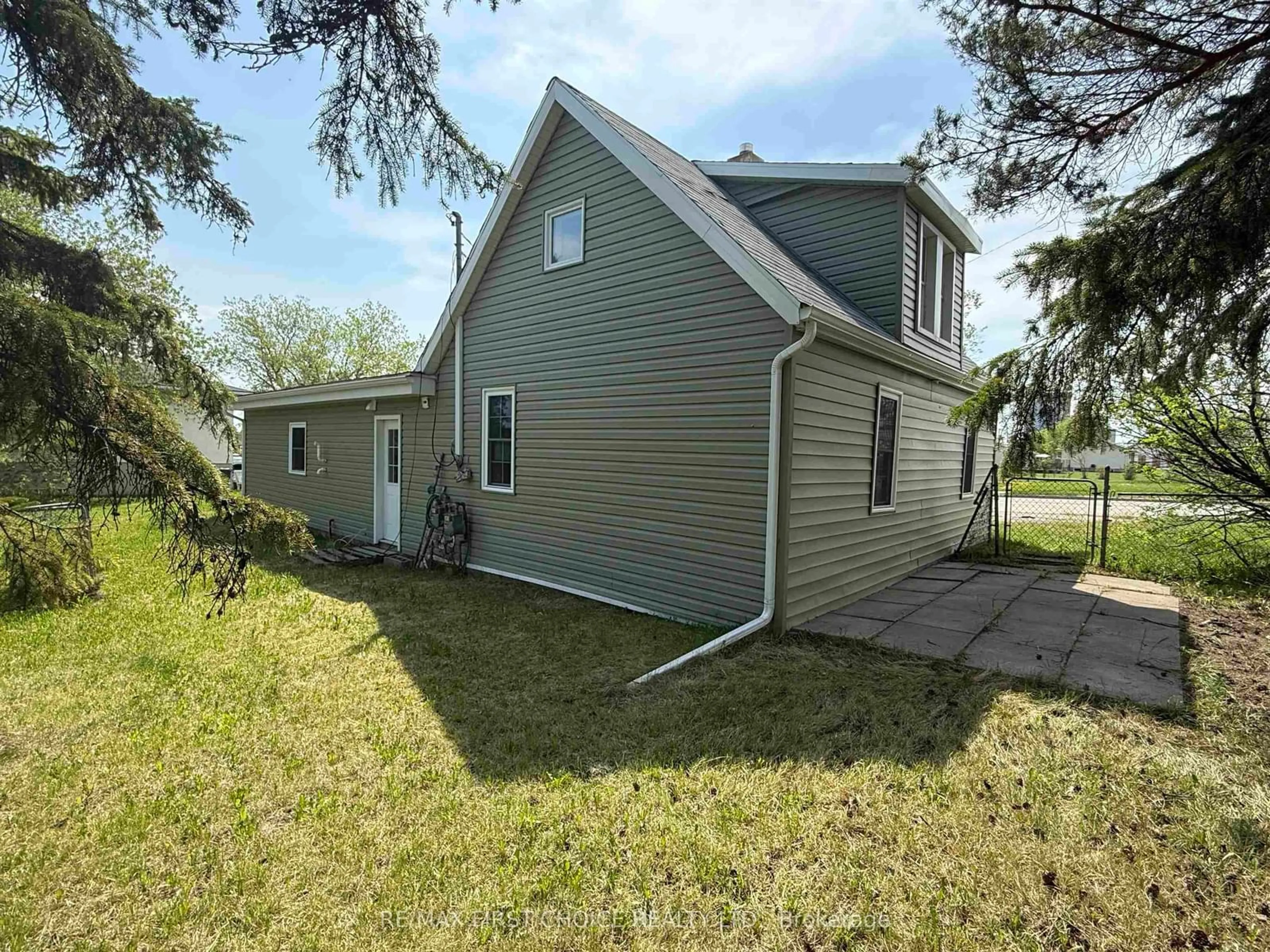Home with vinyl exterior material, building for 165 Third St, Dryden Ontario P8N 2V9