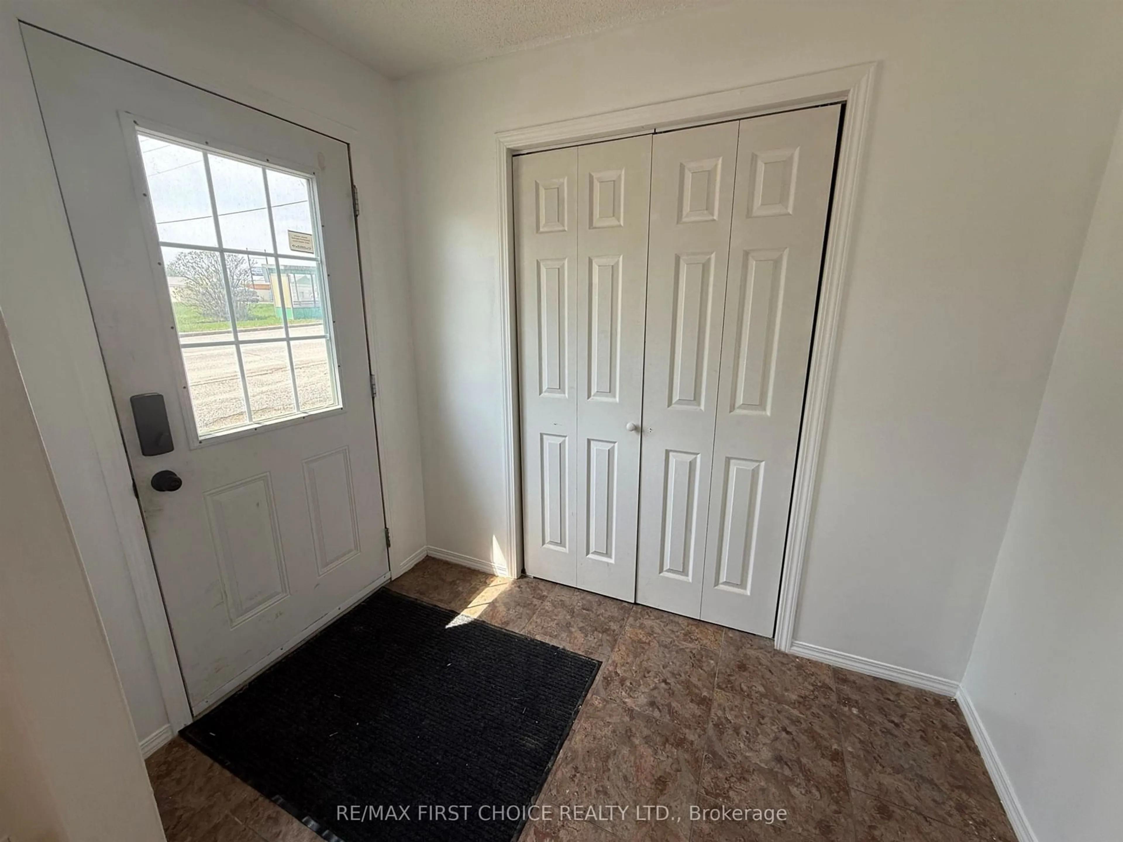 Indoor entryway for 165 Third St, Dryden Ontario P8N 2V9