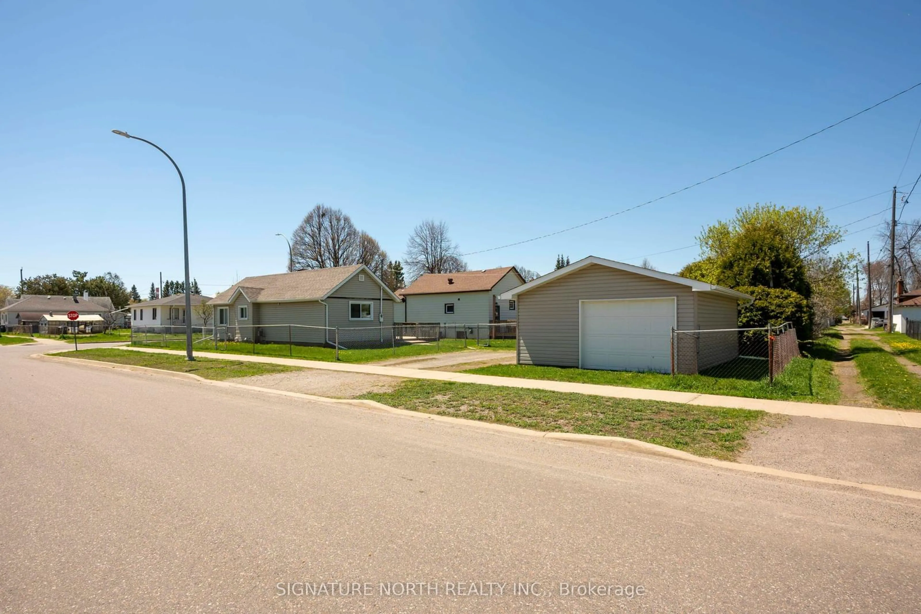Unknown for 1401 FREDERICA St, Thunder Bay Ontario P7E 3Y7