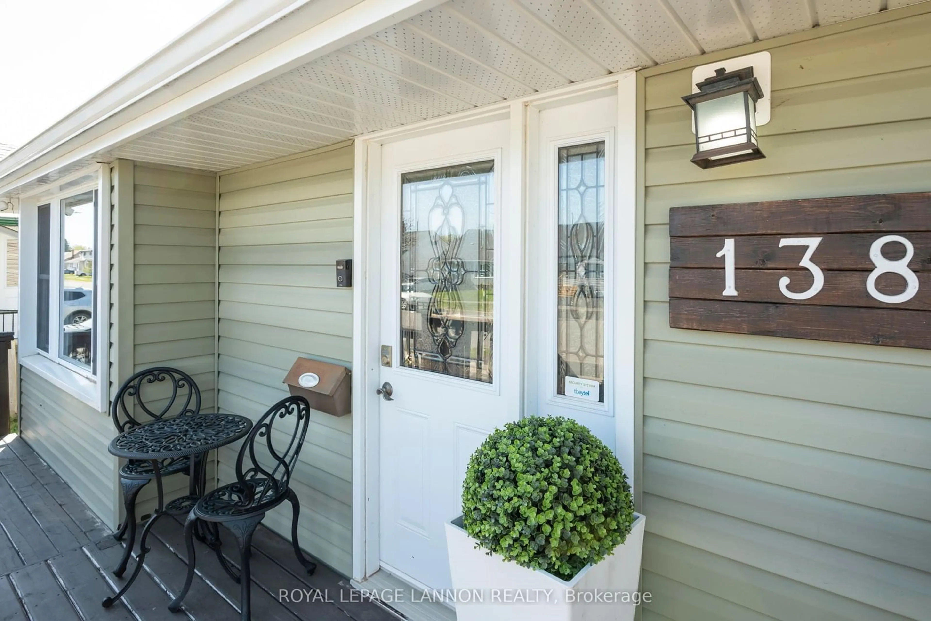 Indoor entryway for 138 Christina St, Thunder Bay Ontario P7E 4N5