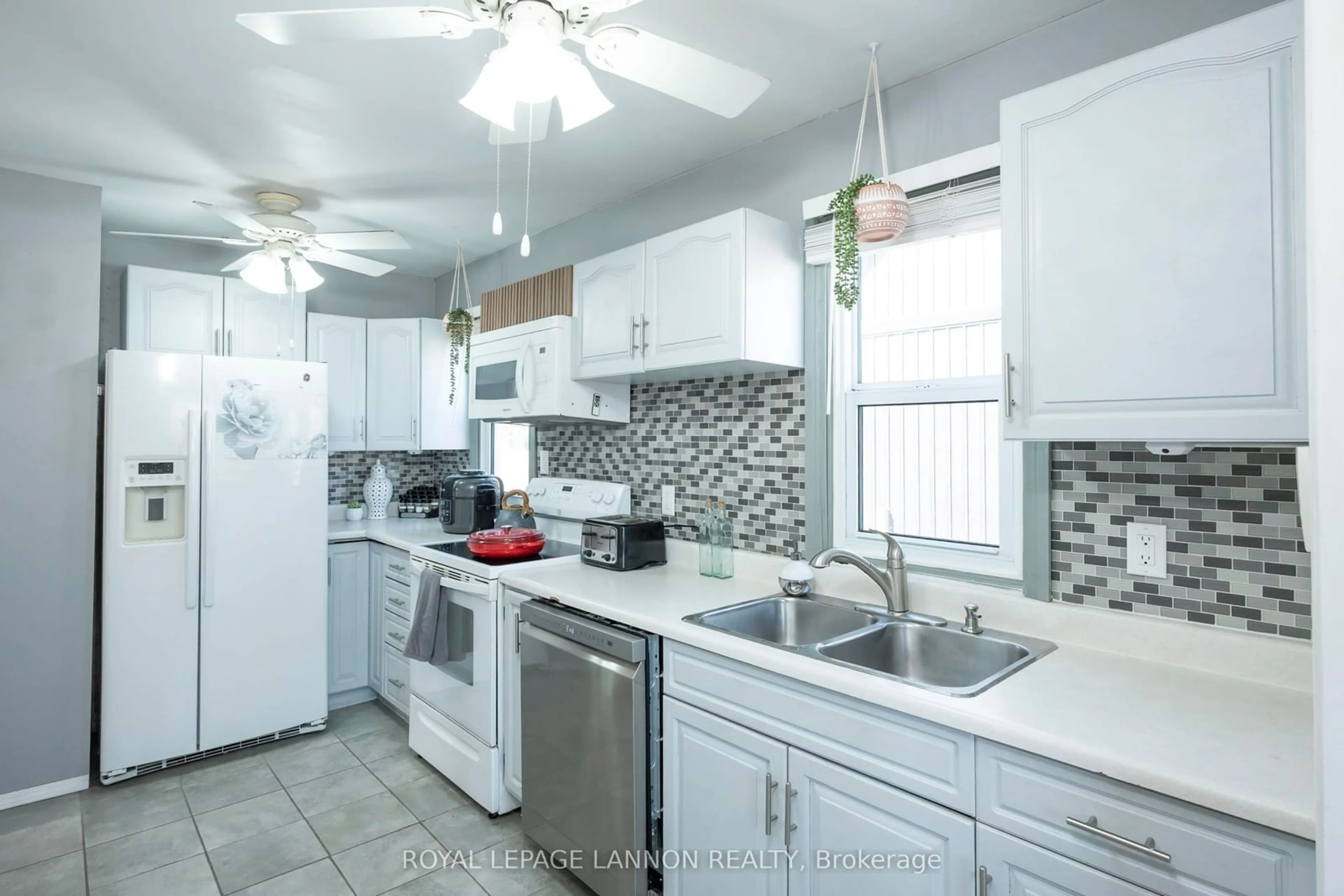 Standard kitchen, ceramic/tile floor for 138 Christina St, Thunder Bay Ontario P7E 4N5