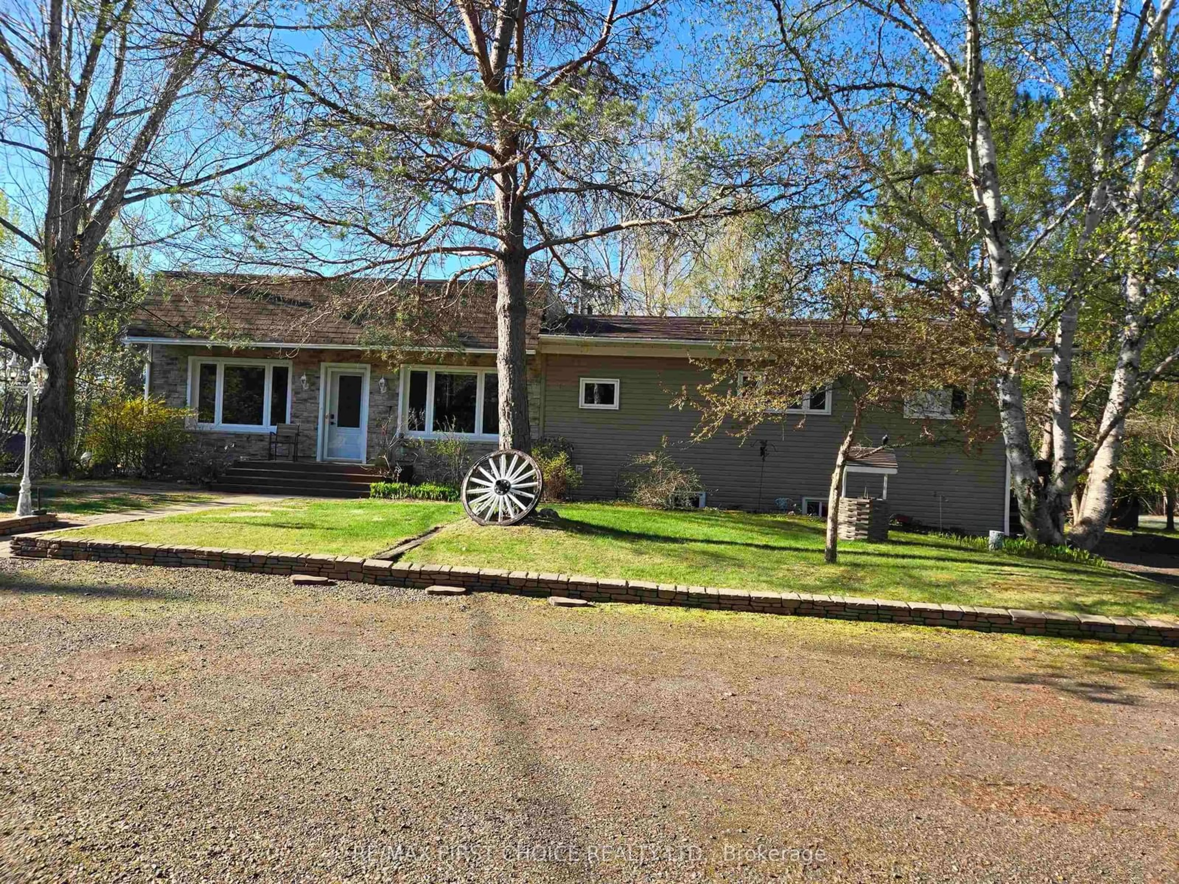 A pic from outside/outdoor area/front of a property/back of a property/a pic from drone, street for 491 Lakeshore Dr, Shuniah Ontario P7A 0P9