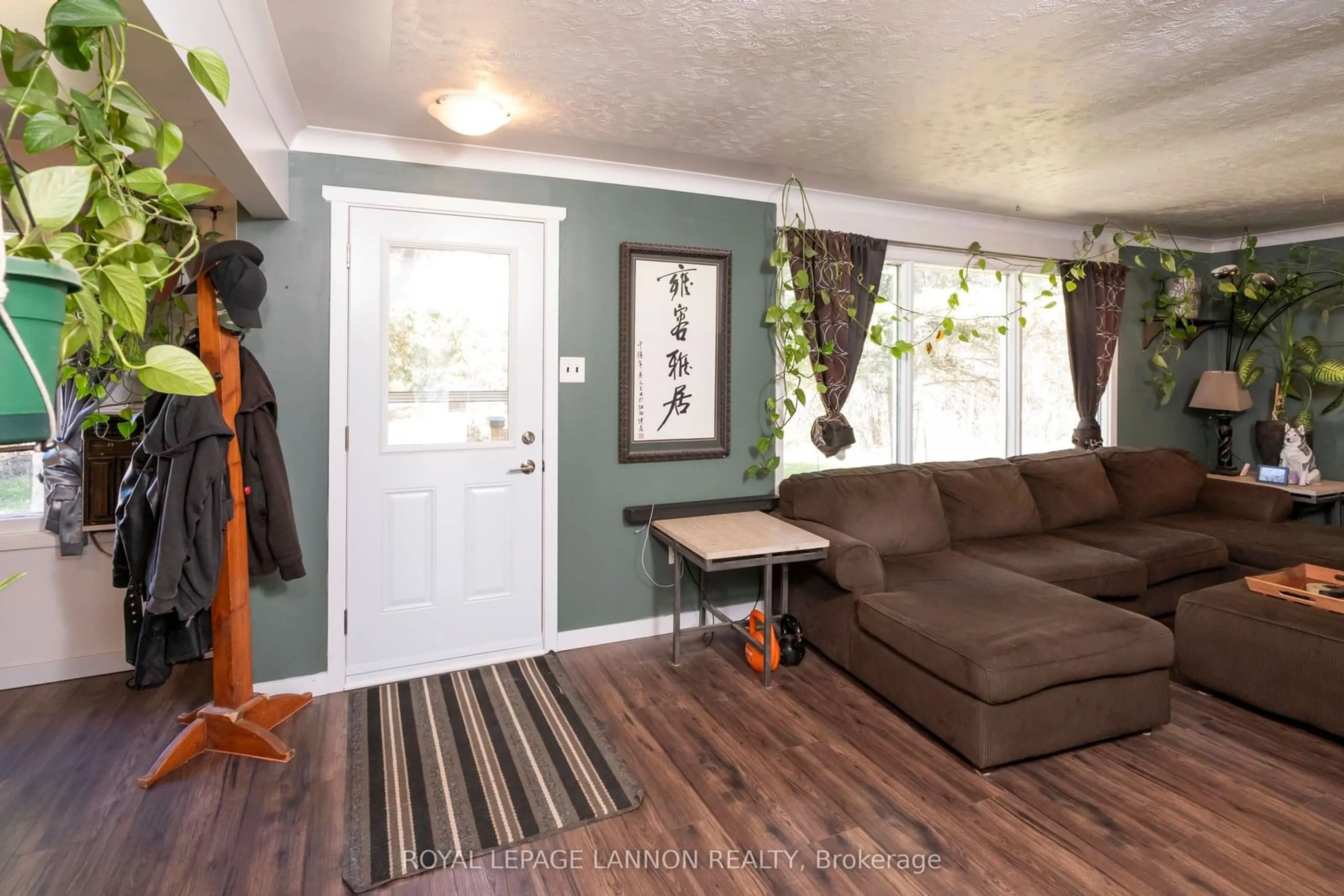 Indoor entryway for 6301 Loch Lomond Rd, Thunder Bay Ontario P7K 1C1