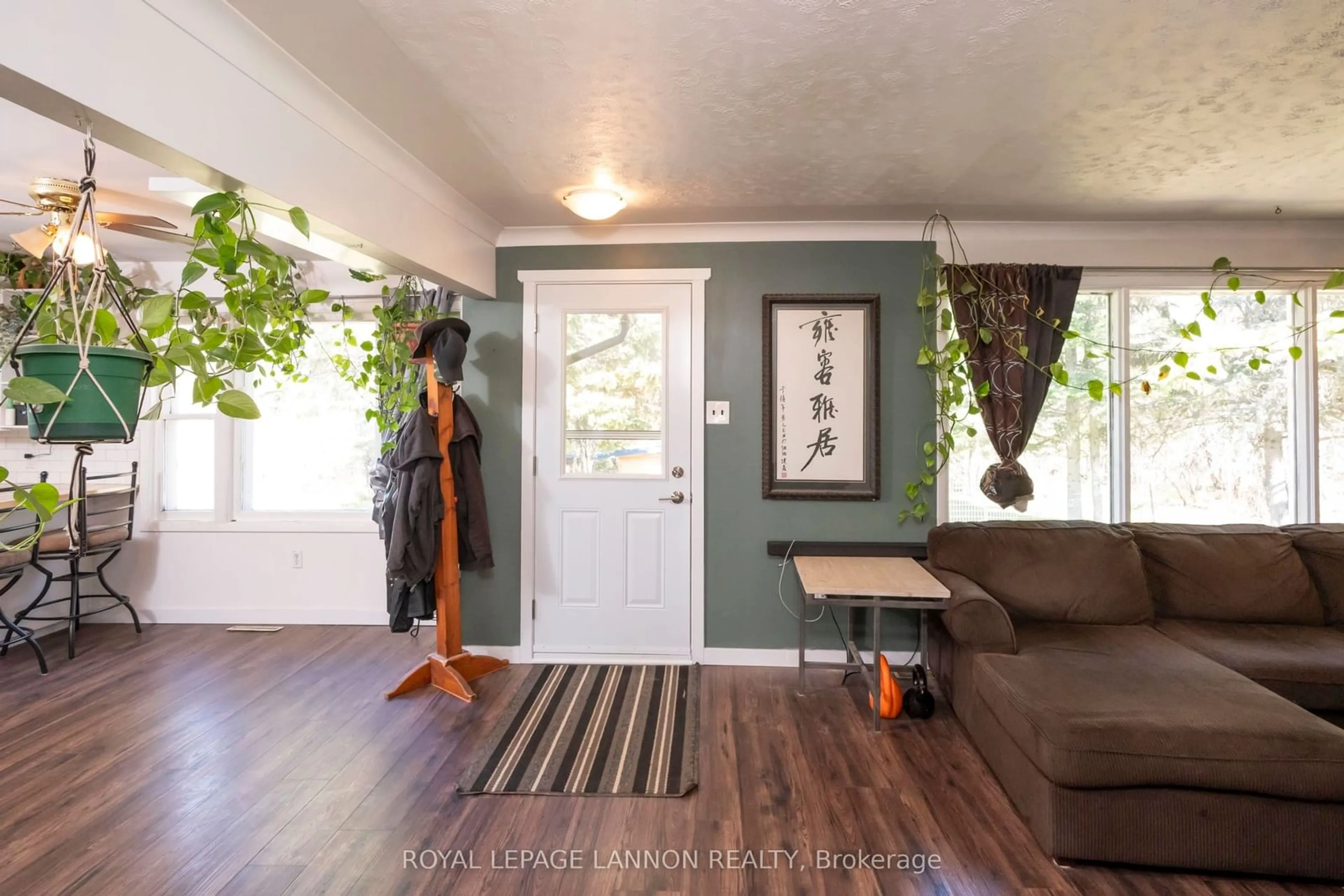Indoor entryway for 6301 Loch Lomond Rd, Thunder Bay Ontario P7K 1C1