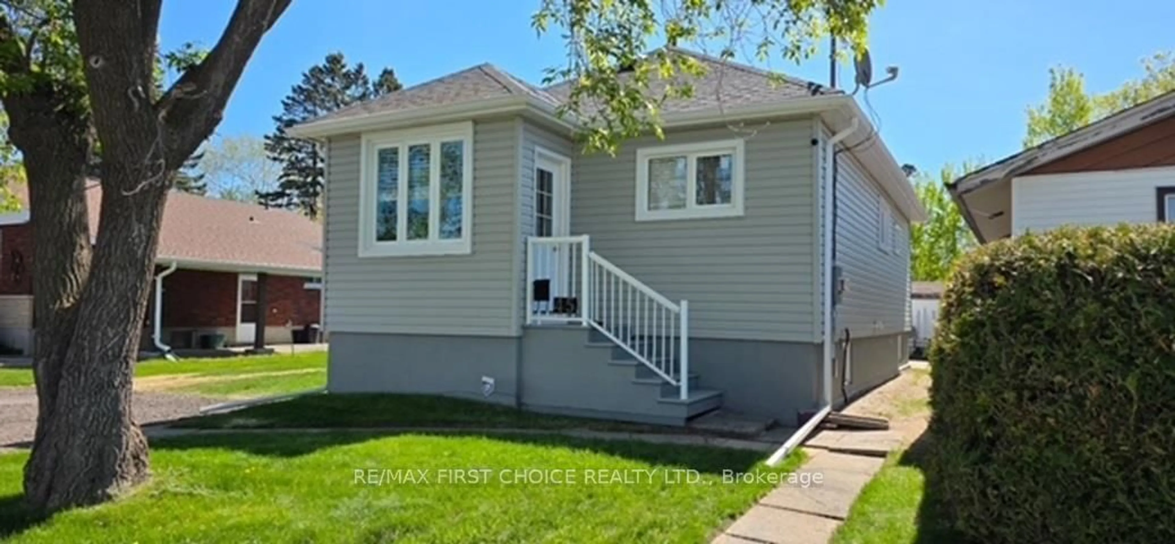 Home with vinyl exterior material, street for 45 Kenogami Ave, Thunder Bay Ontario P7A 6C8