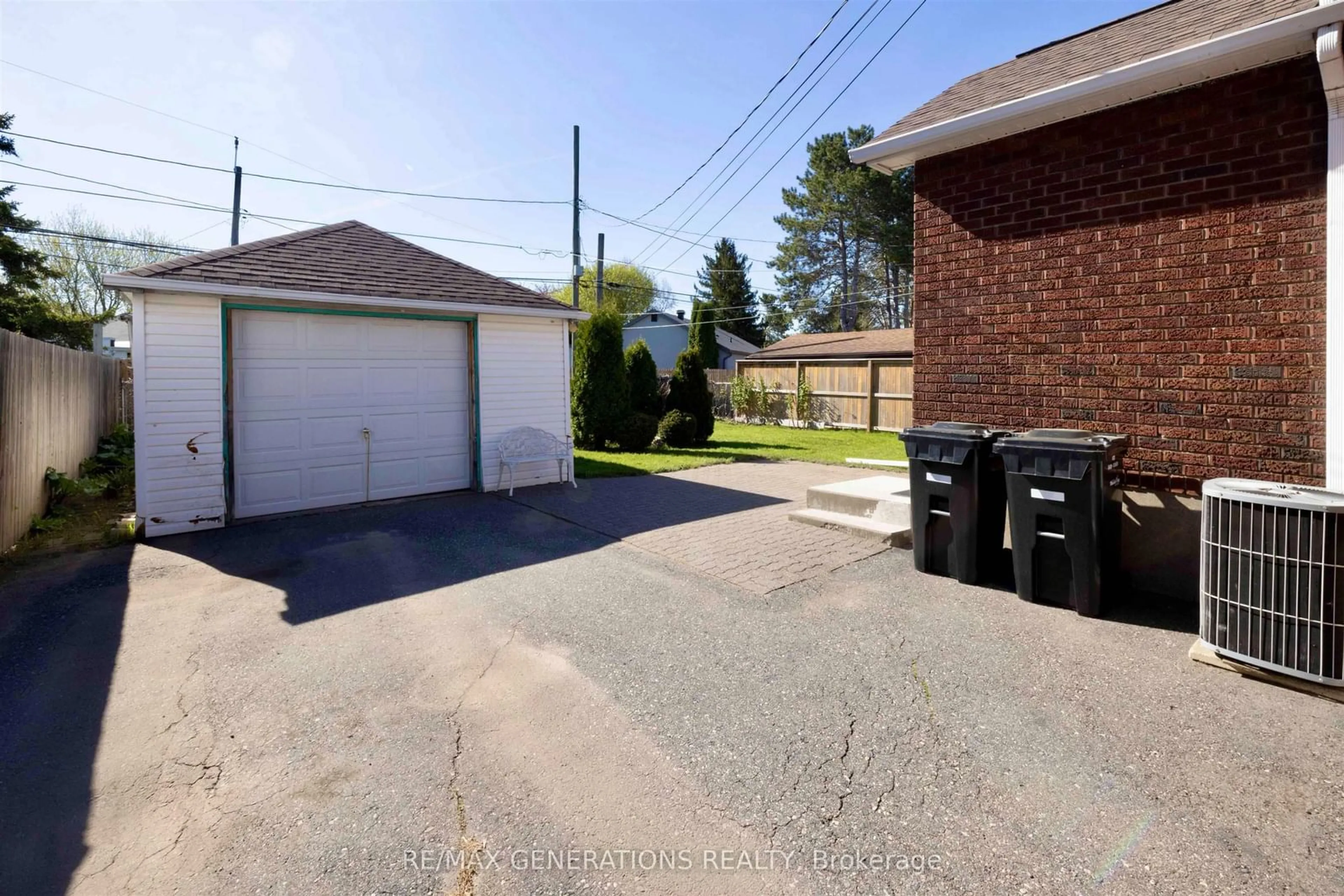A pic from outside/outdoor area/front of a property/back of a property/a pic from drone, street for 408 KINGSWAY Ave, Thunder Bay Ontario P7E 2A7