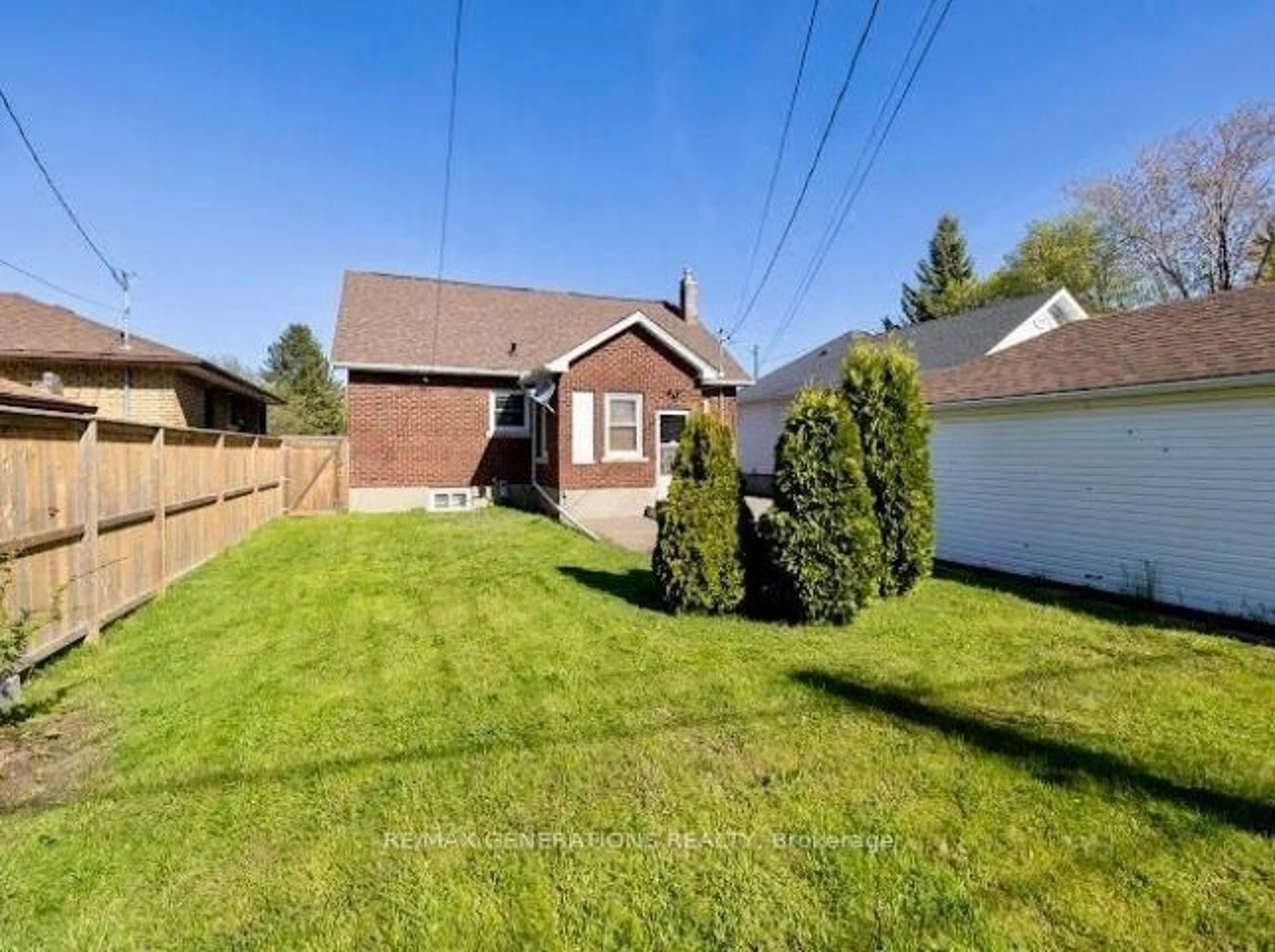A pic from outside/outdoor area/front of a property/back of a property/a pic from drone, street for 408 KINGSWAY Ave, Thunder Bay Ontario P7E 2A7