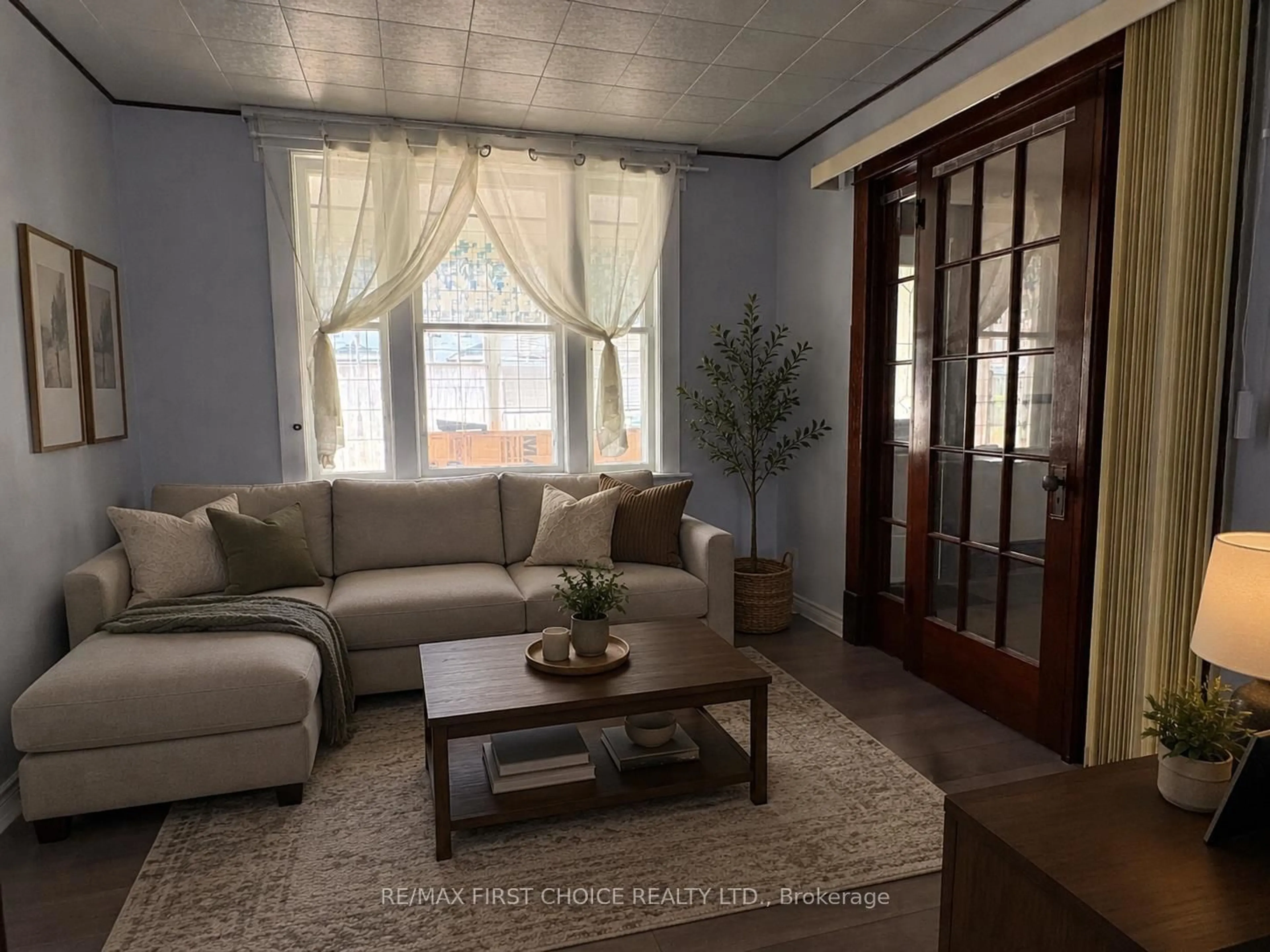 Living room with furniture, unknown for 310 Brodie St, Thunder Bay Ontario P7C 3S7