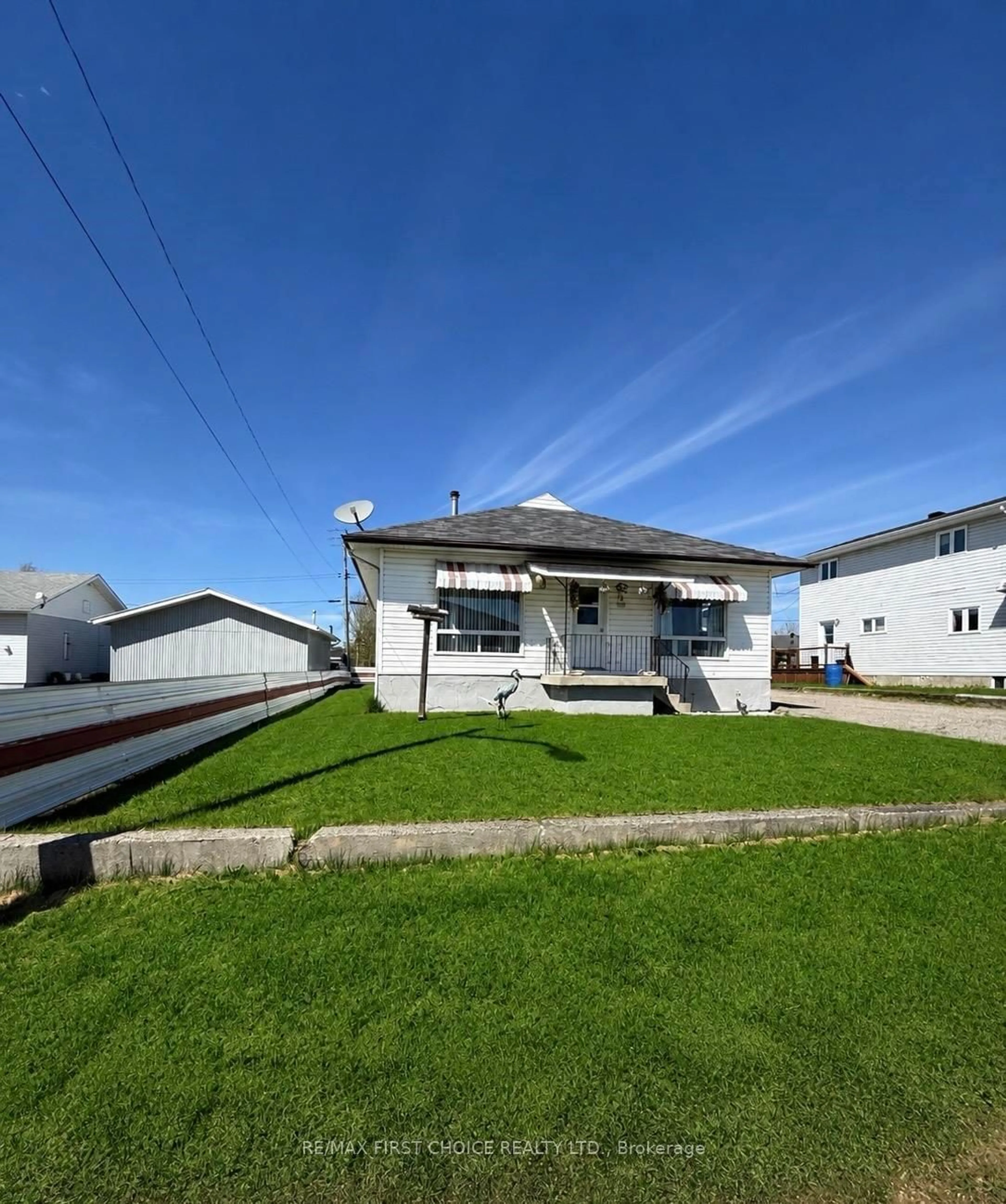 A pic from outside/outdoor area/front of a property/back of a property/a pic from drone, street for 114 Nishnabe Miikena, Greenstone Ontario P0T 2A0