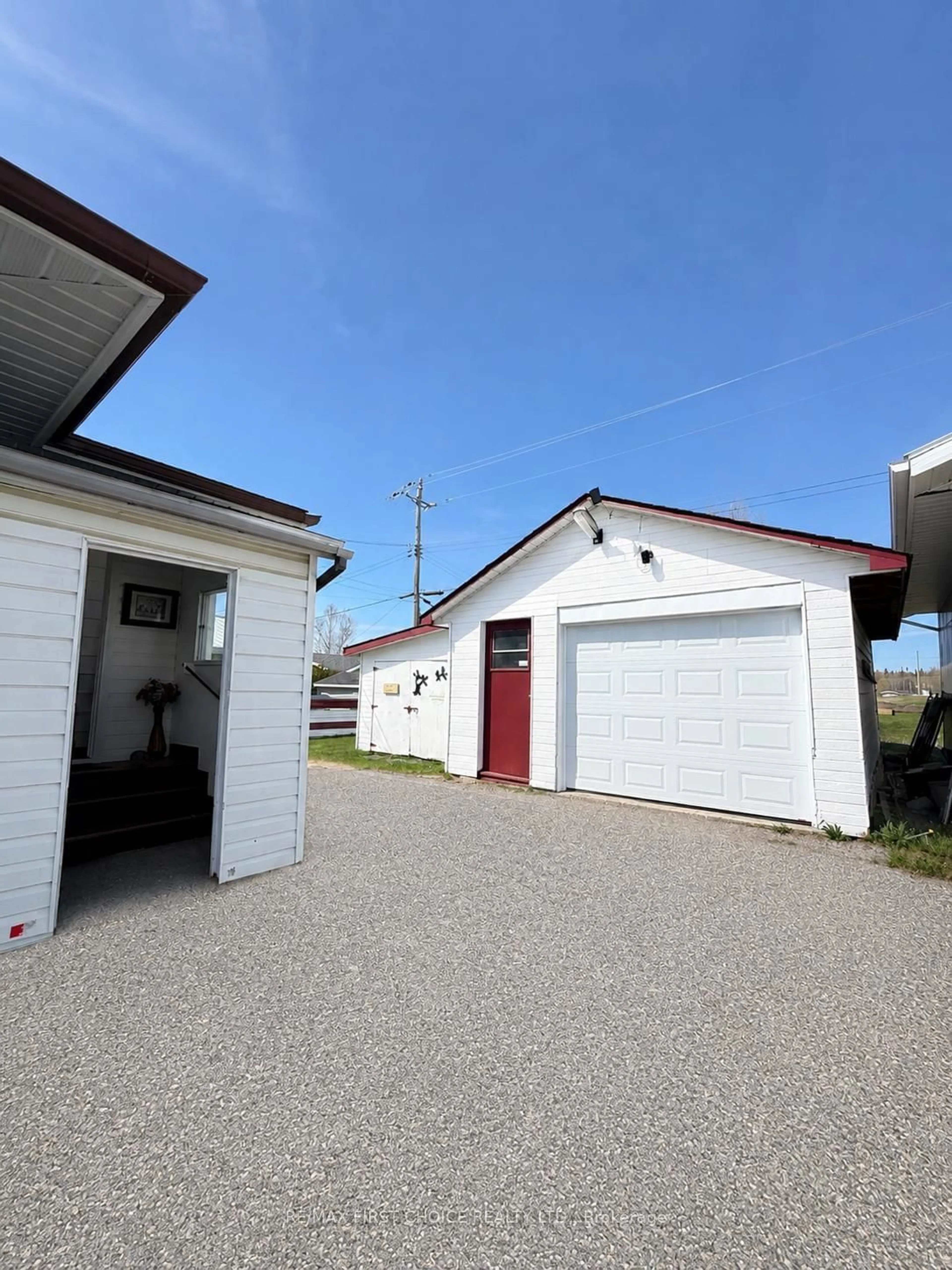 Indoor garage for 114 Nishnabe Miikena, Greenstone Ontario P0T 2A0