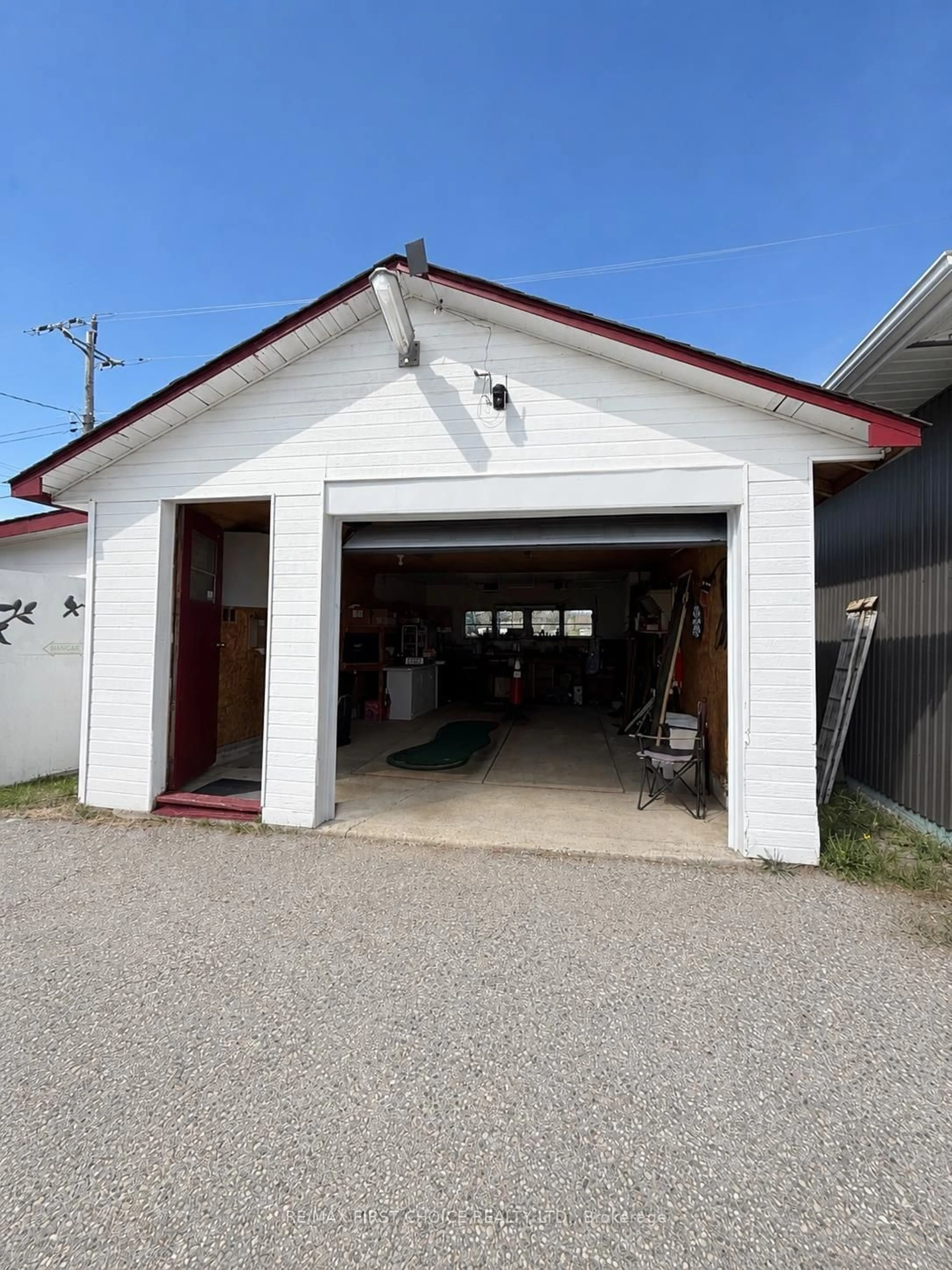 Indoor garage for 114 Nishnabe Miikena, Greenstone Ontario P0T 2A0
