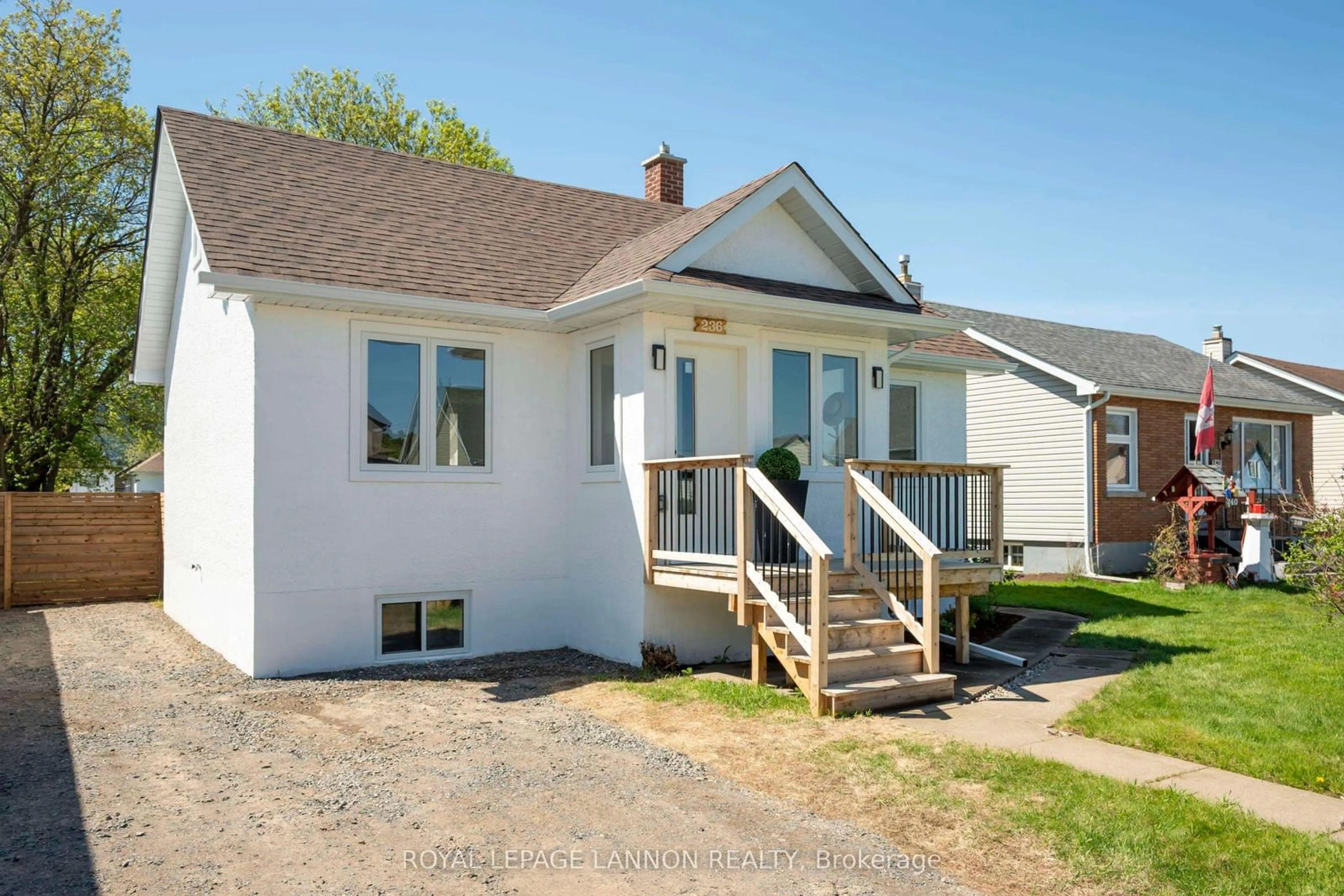 Home with vinyl exterior material, street for 236 Mary St, Thunder Bay Ontario P7E 4K6