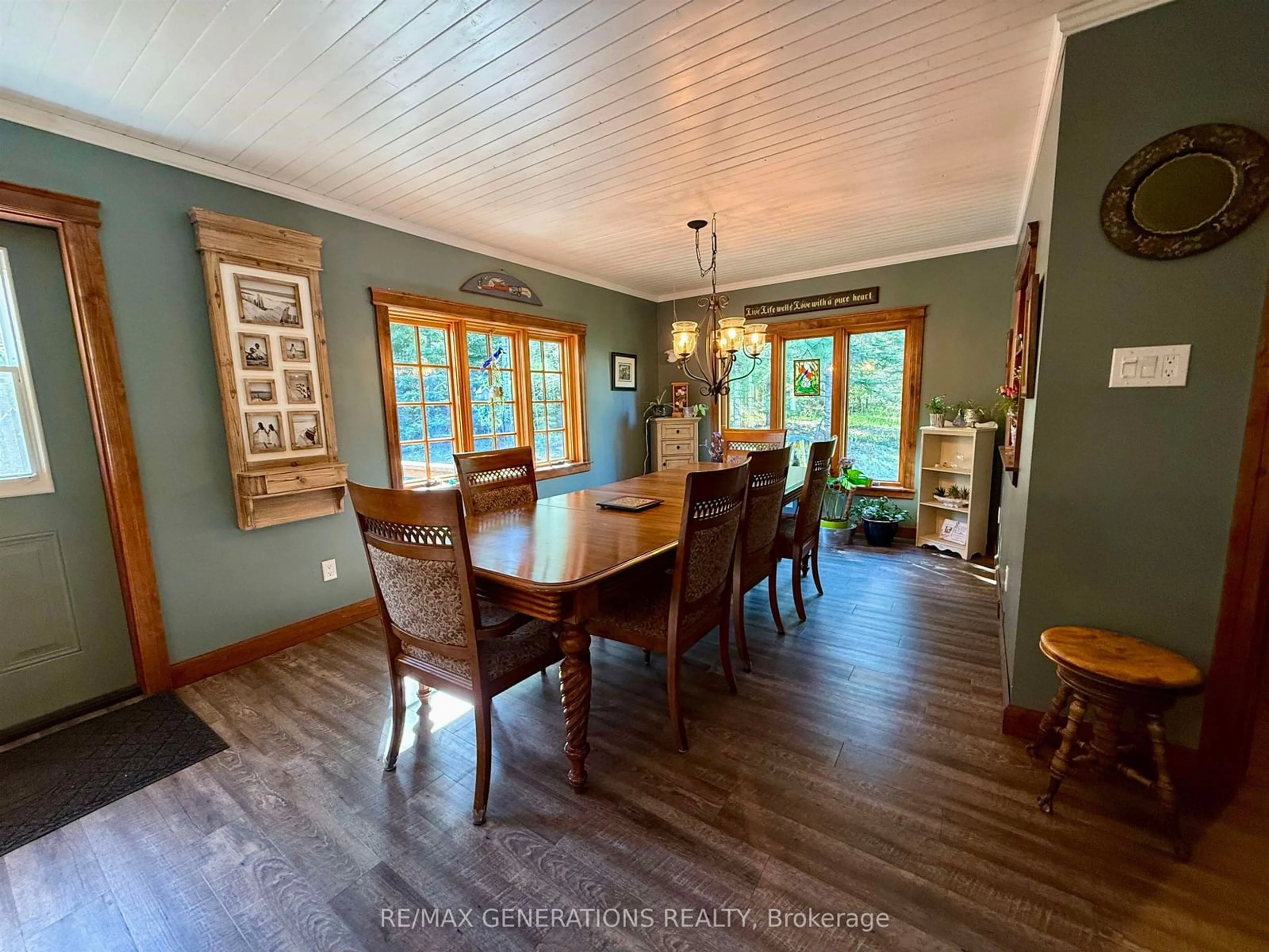 Dining room, wood/laminate floor for 5074 DAWSON Rd, Oliver Paipoonge Ontario P7G 0V4