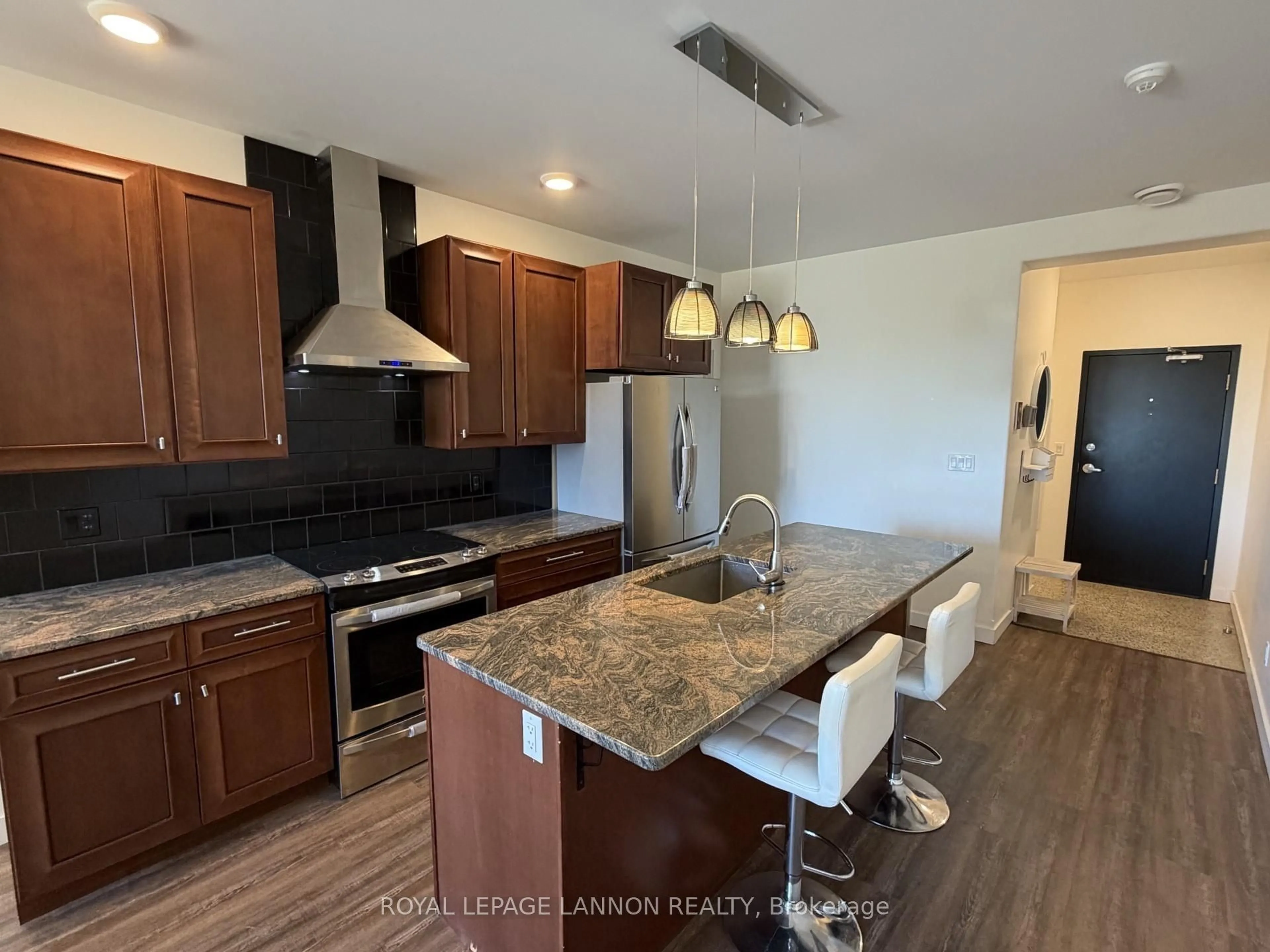 Open concept kitchen, unknown for 96 HIGH St, Thunder Bay Ontario P7A 5R3