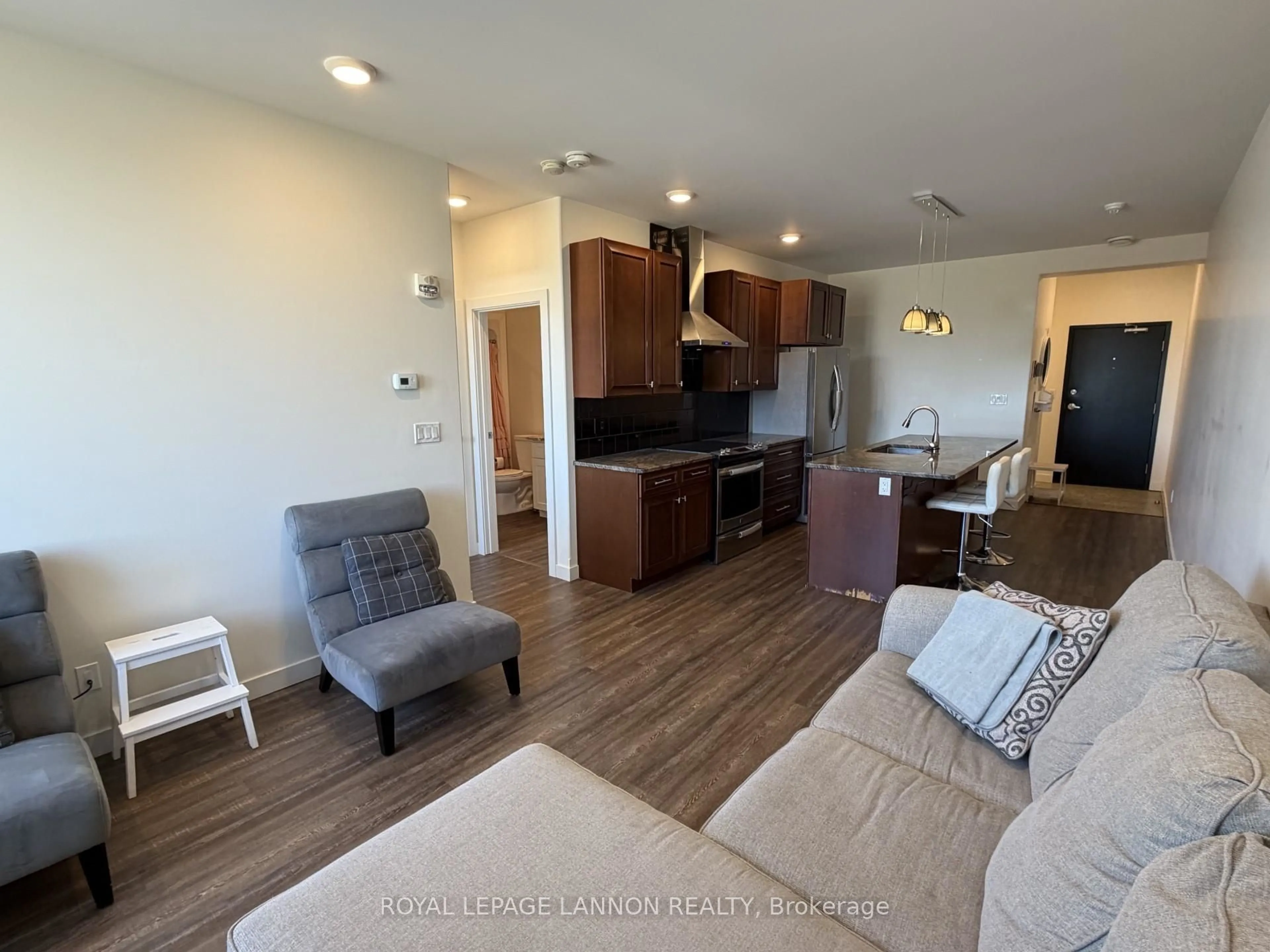 Living room with furniture, unknown for 96 HIGH St, Thunder Bay Ontario P7A 5R3