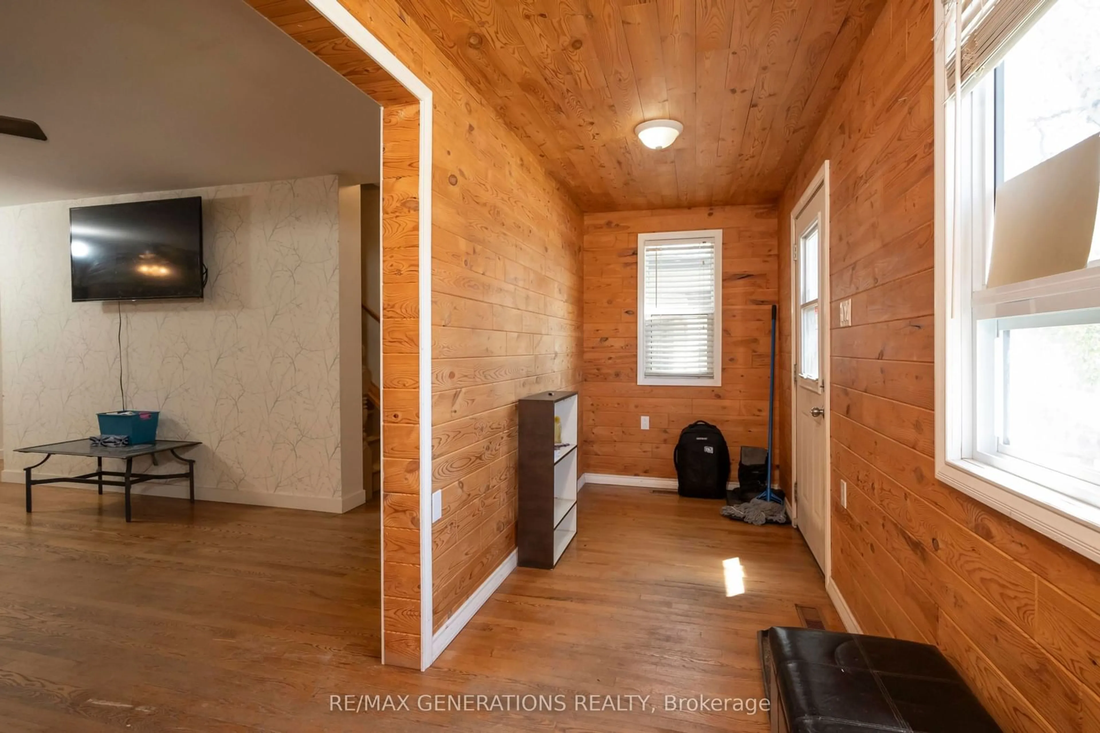 Indoor entryway for 115 Finlayson St, Thunder Bay Ontario P7C 2K5